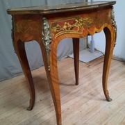 Table  Louis XV  en marqueterie rouge
