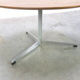 Circular coffee table in oak by Arne Jacobsen for Fritz Hansen, 1960s