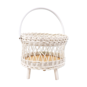 Tripod basket