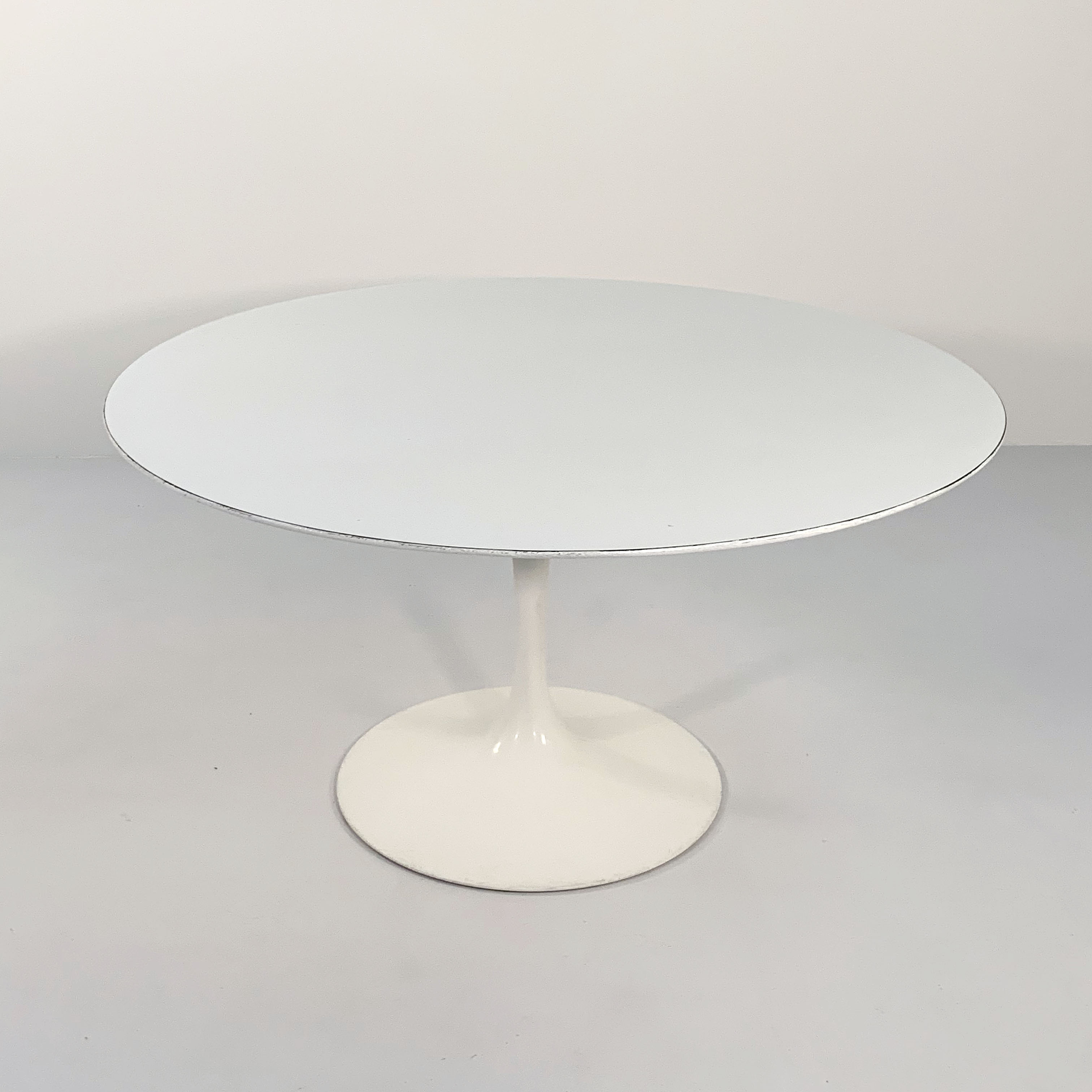 Laminated table Tulip 137 cm by Eero Saarinen edited by Knoll, 1970s
