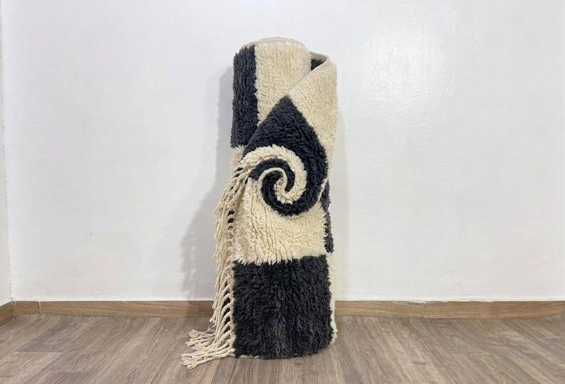 Handwoven natural wool rug, traditional black and white, 2/3 m.