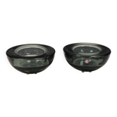 Un ensemble de porte-bougies iittala en verre transparent fumé.