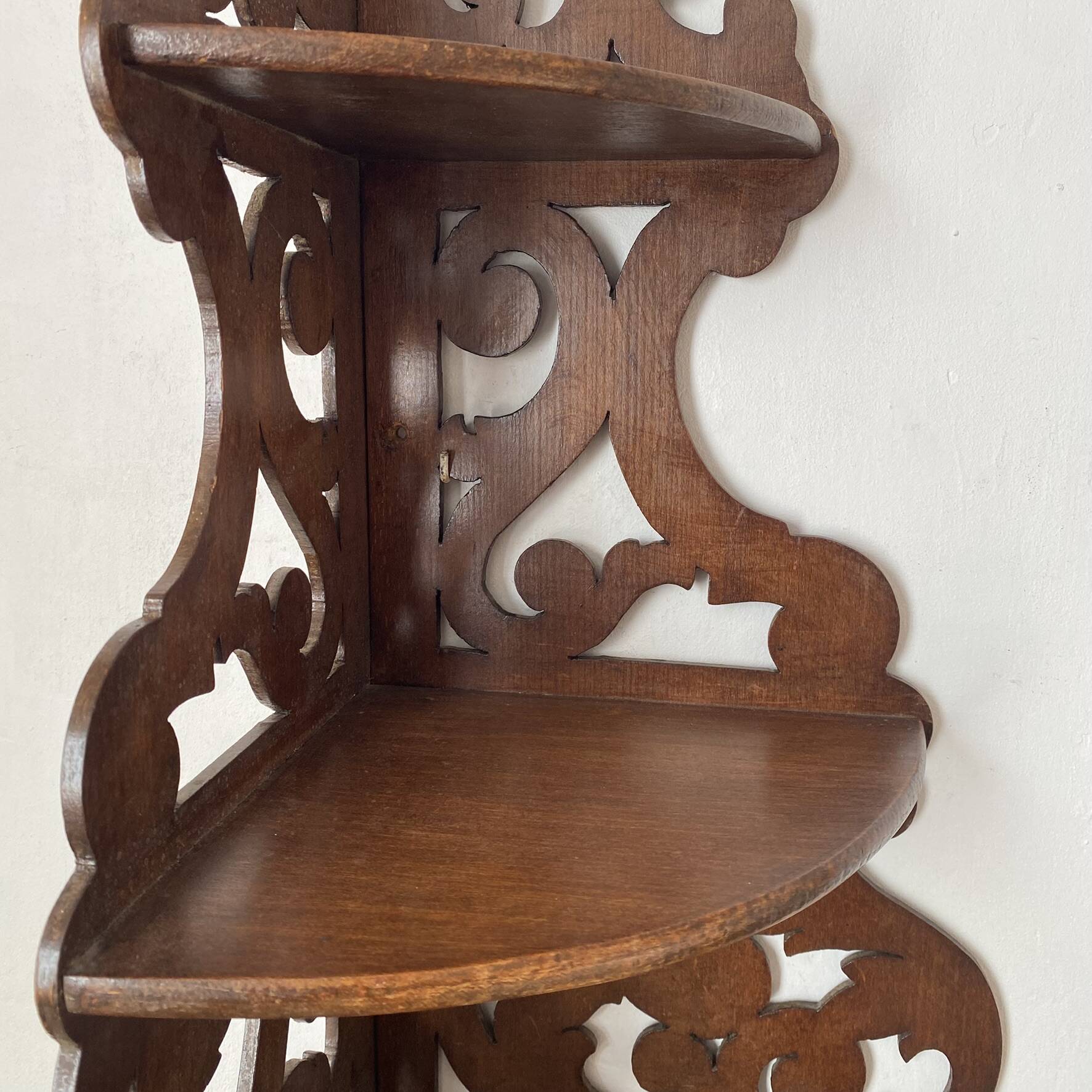 antique corner shelf in openwork wood with 3 shelves