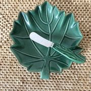 Beurrier en barbotine feuille et son couteau