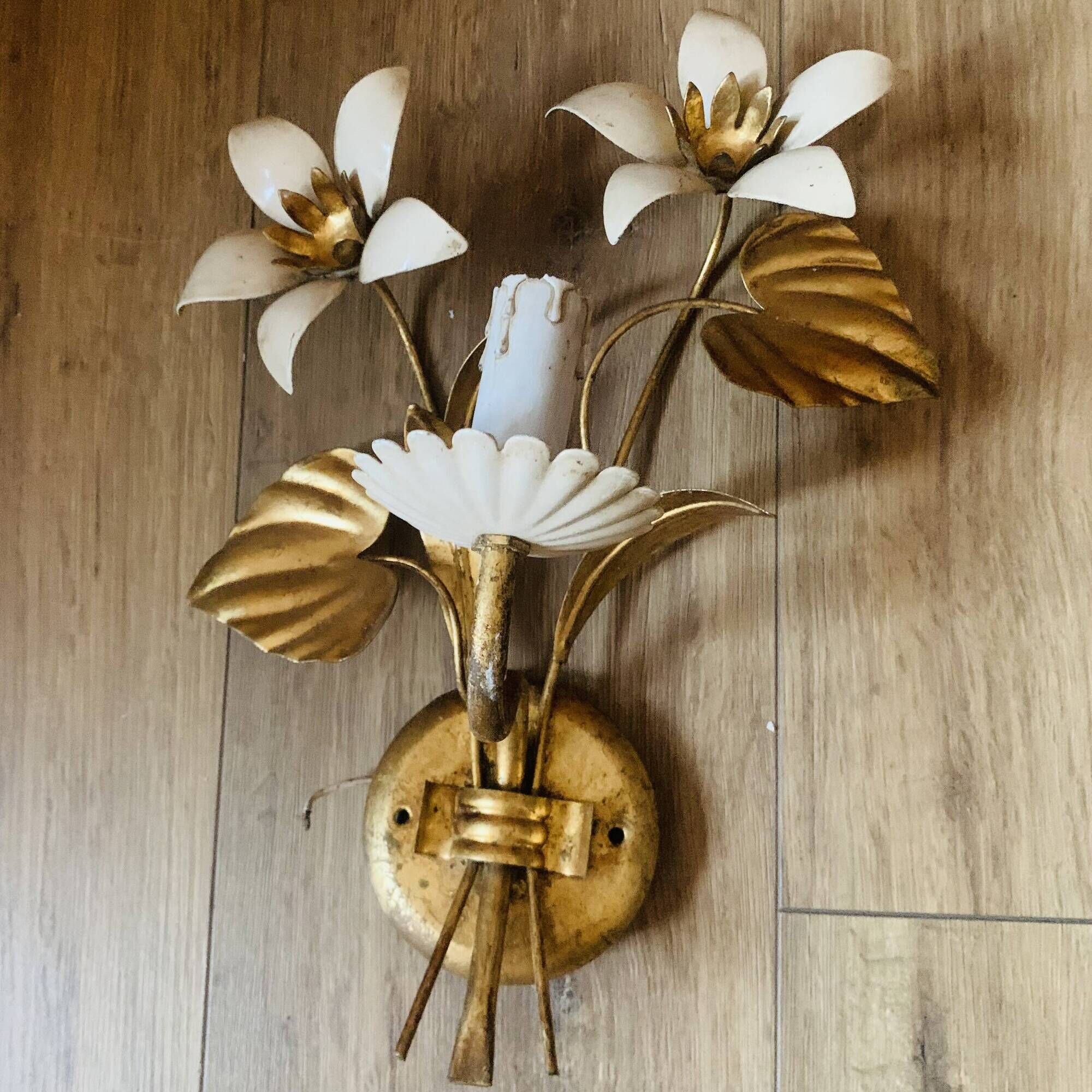 Pair of vintage Florentine wall lights in gilded metal – 1960s