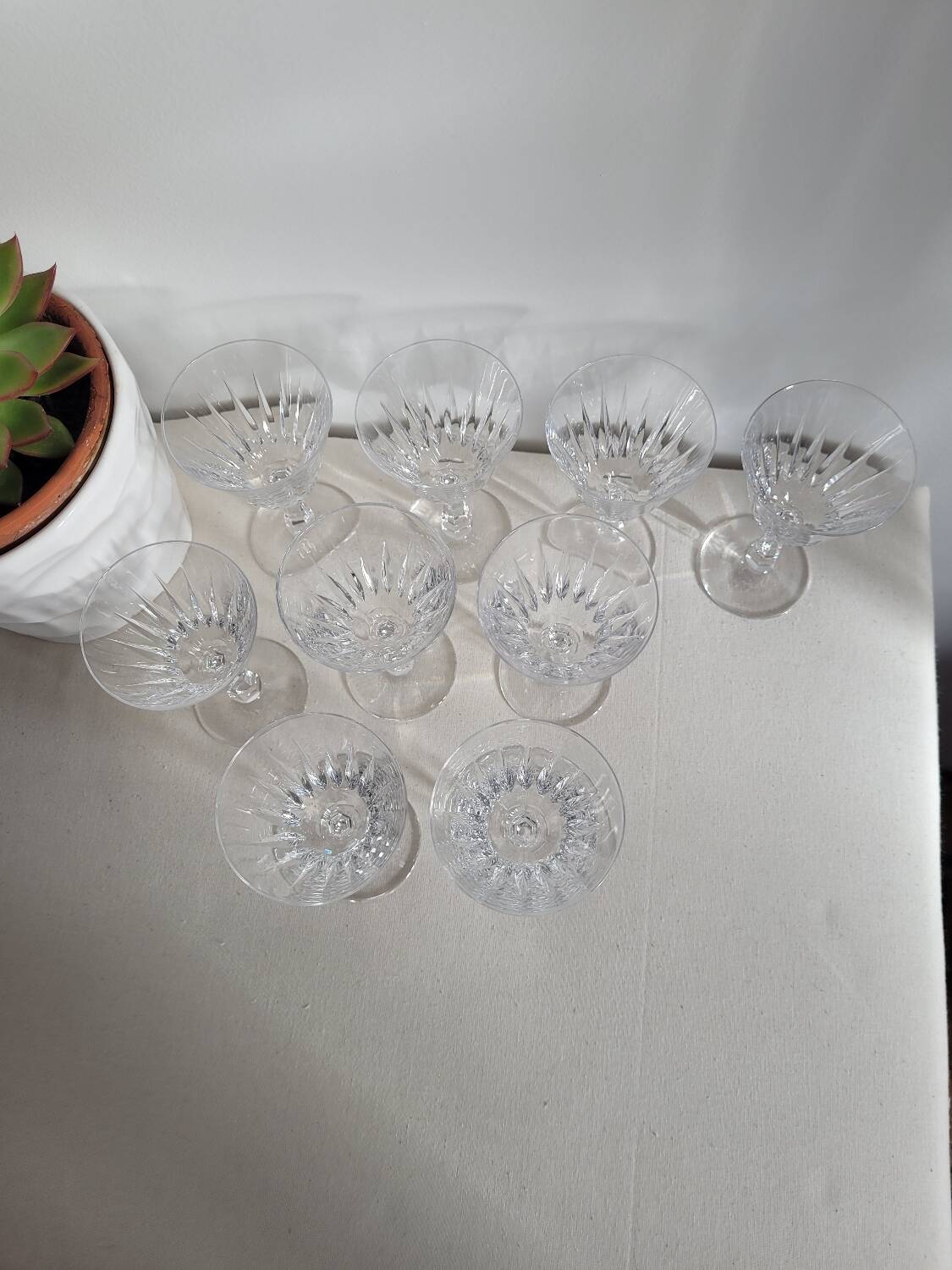 Set of 9 Villeroy and Boch white wine glasses