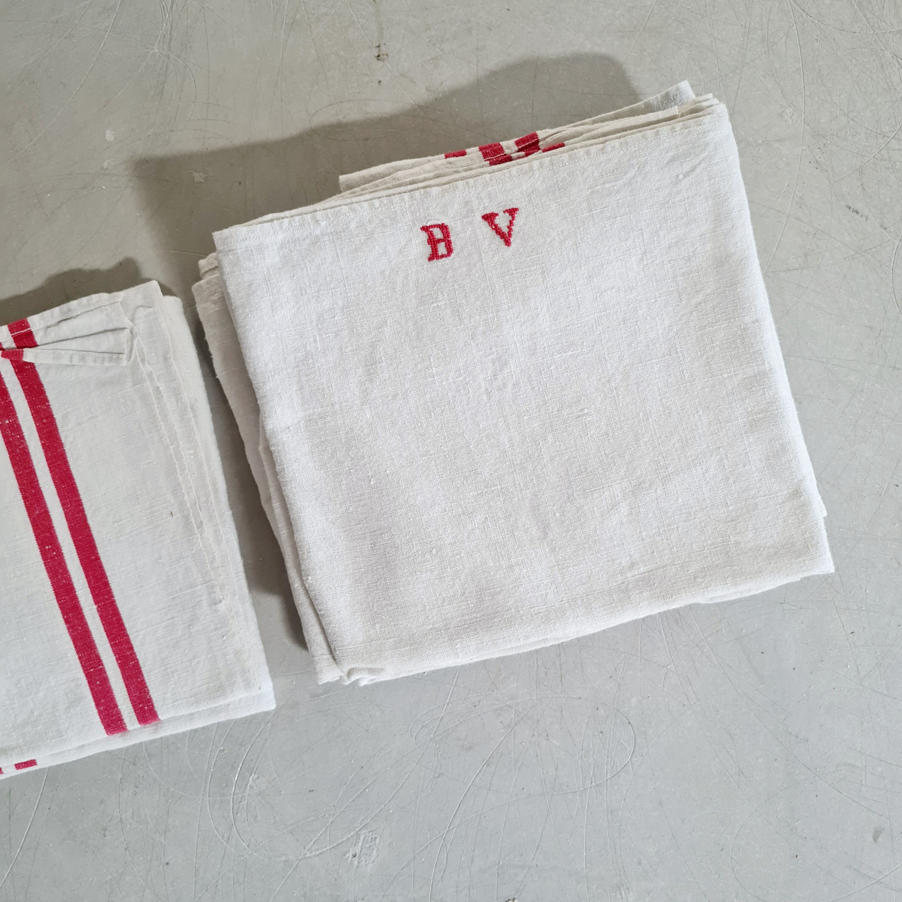 Old linen tea towels - monogrammed - red stripes - Set of 7