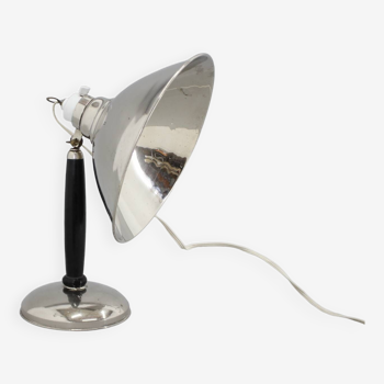 Lampe de table industrielle en chrome et bois des années 1950 avec interrupteur en céramique, Tchécoslovaquie