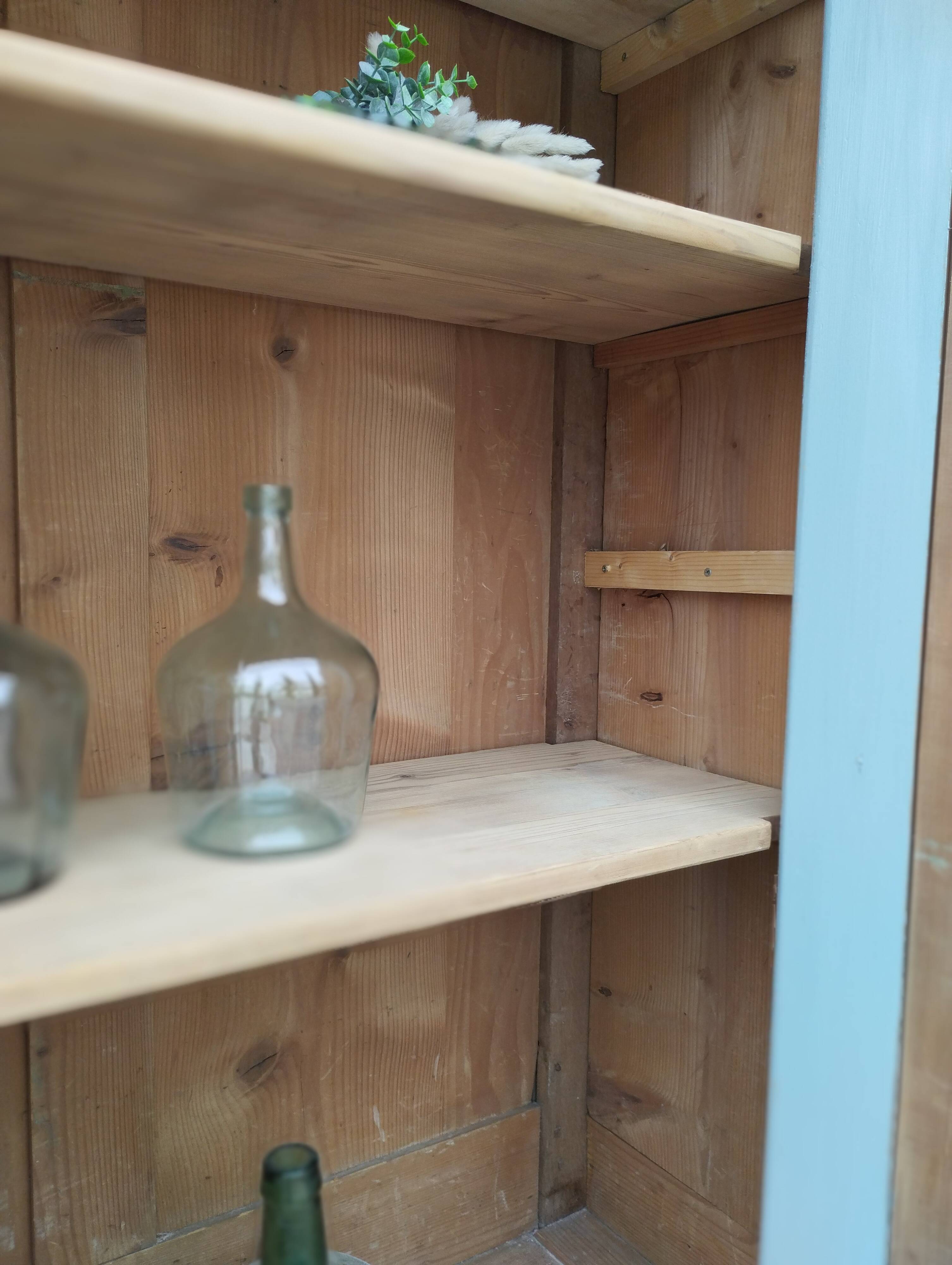 Parisian Wardrobe - Vintage Bonnetière