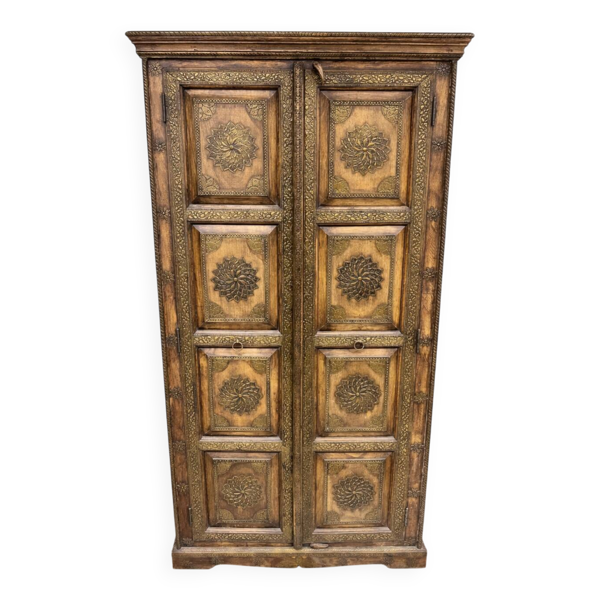 Carved wooden wardrobe and repoussé metal – Indian inspiration – 20th century