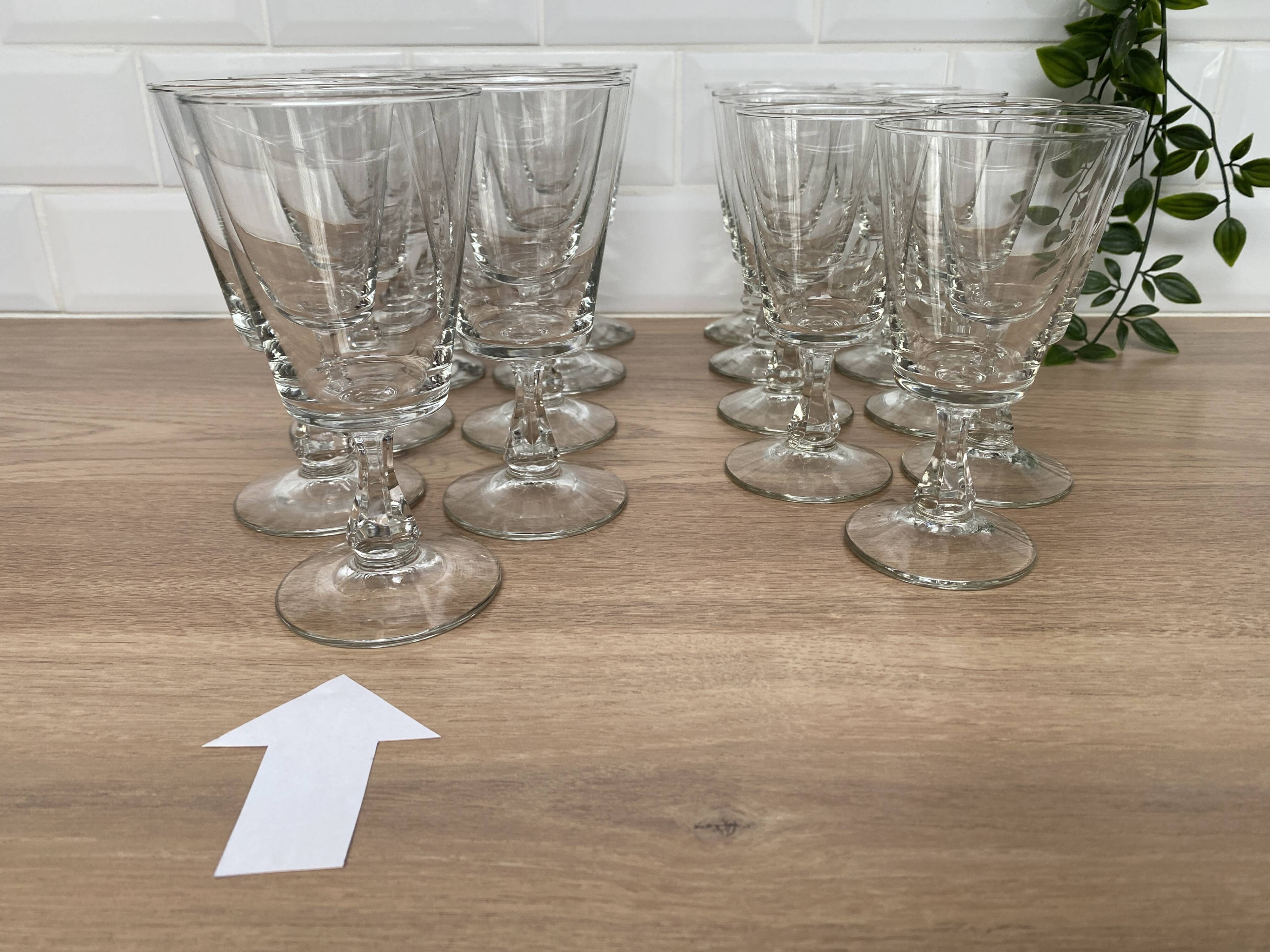 Set of 9 red wine glasses
