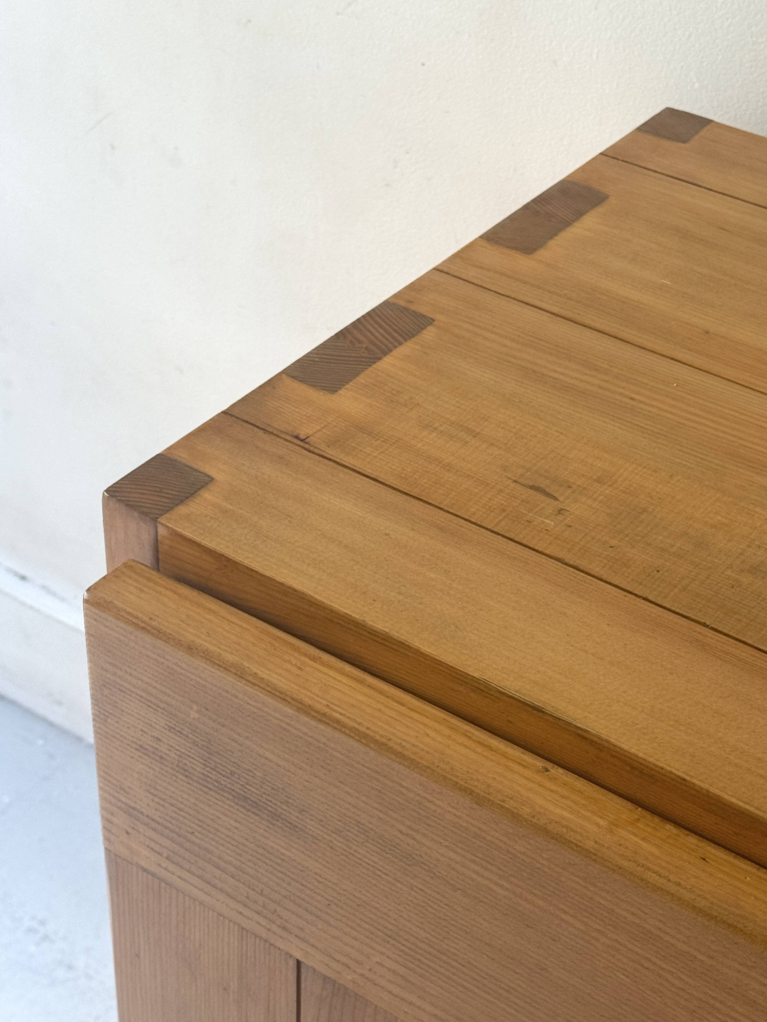 Buffet design en bois orme & pin collection Savoie, Maison Regain 1970