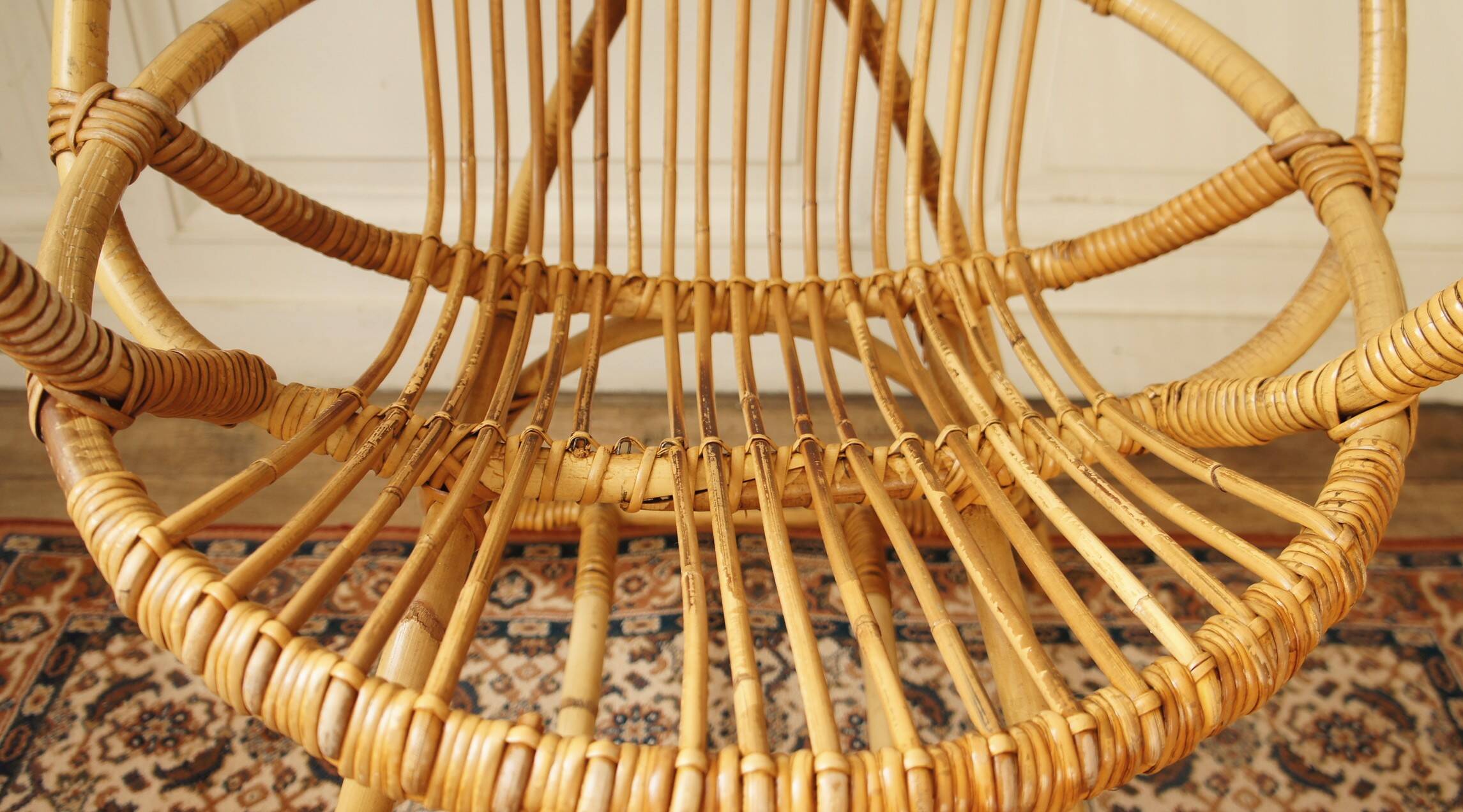 Rattan “egg” armchairs 1960 & its cushion