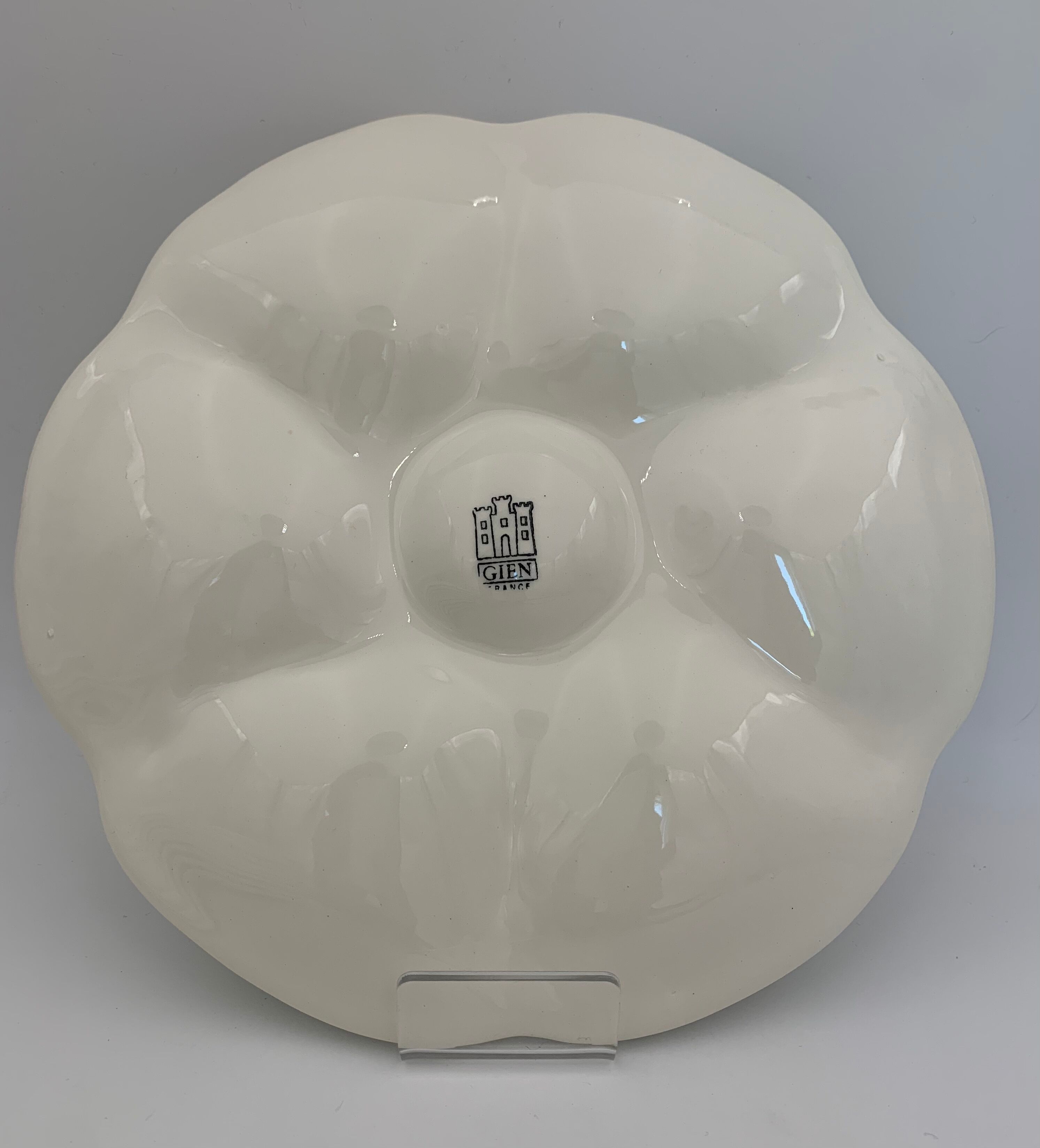 Lot de 10 assiettes à huîtres vintage en faïence de GIEN, blanc, signées - Années 1970