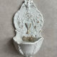 Bénitier en porcelaine « calice » fin XIXème
