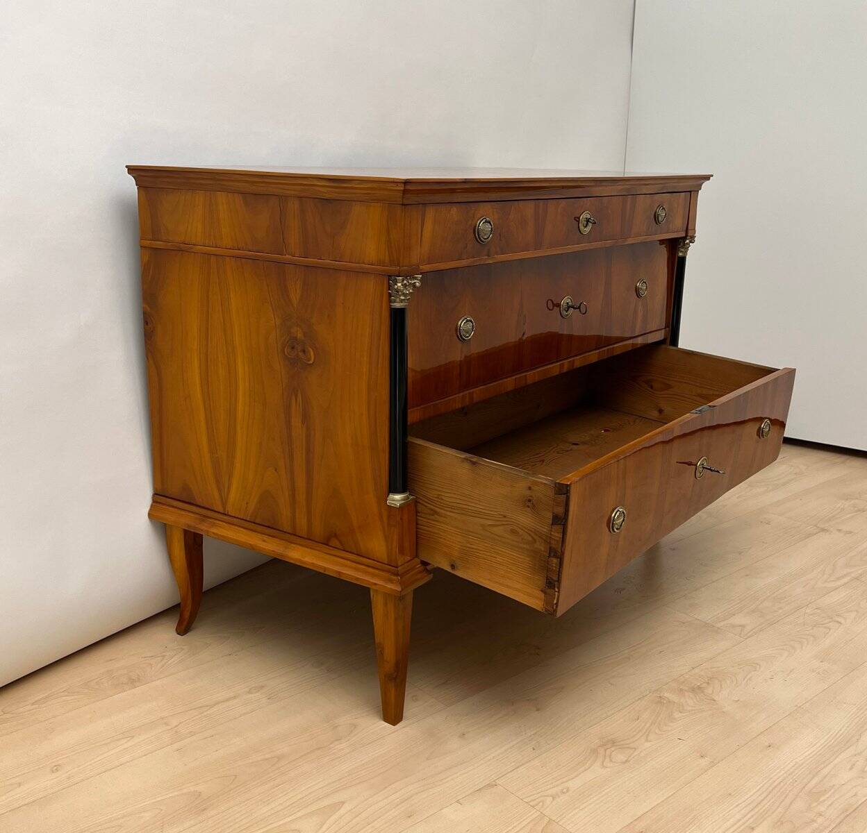 Biedermeier Commode in Cherry Veneer and Brass, Germany, 1820s