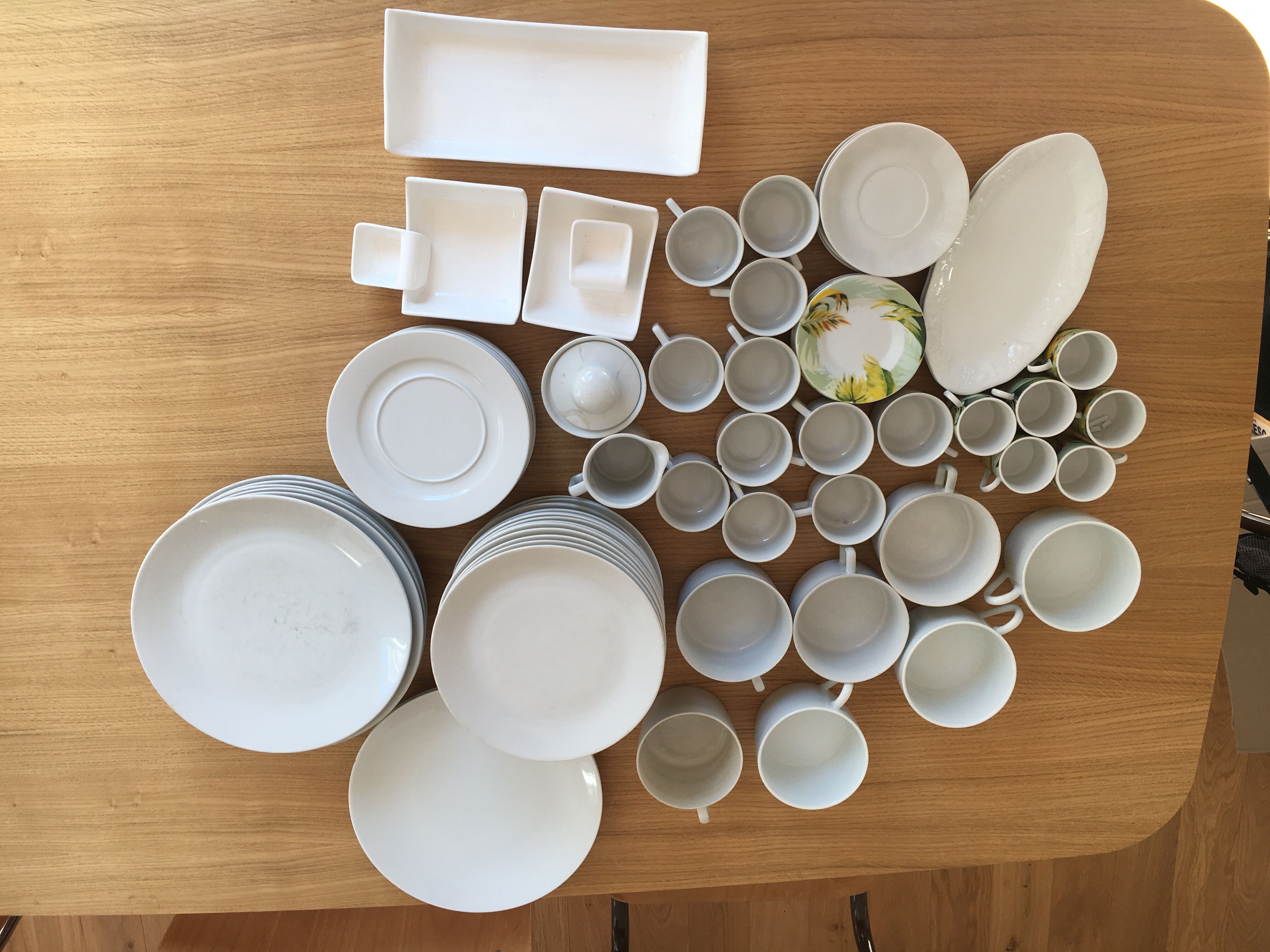 78-piece dish service