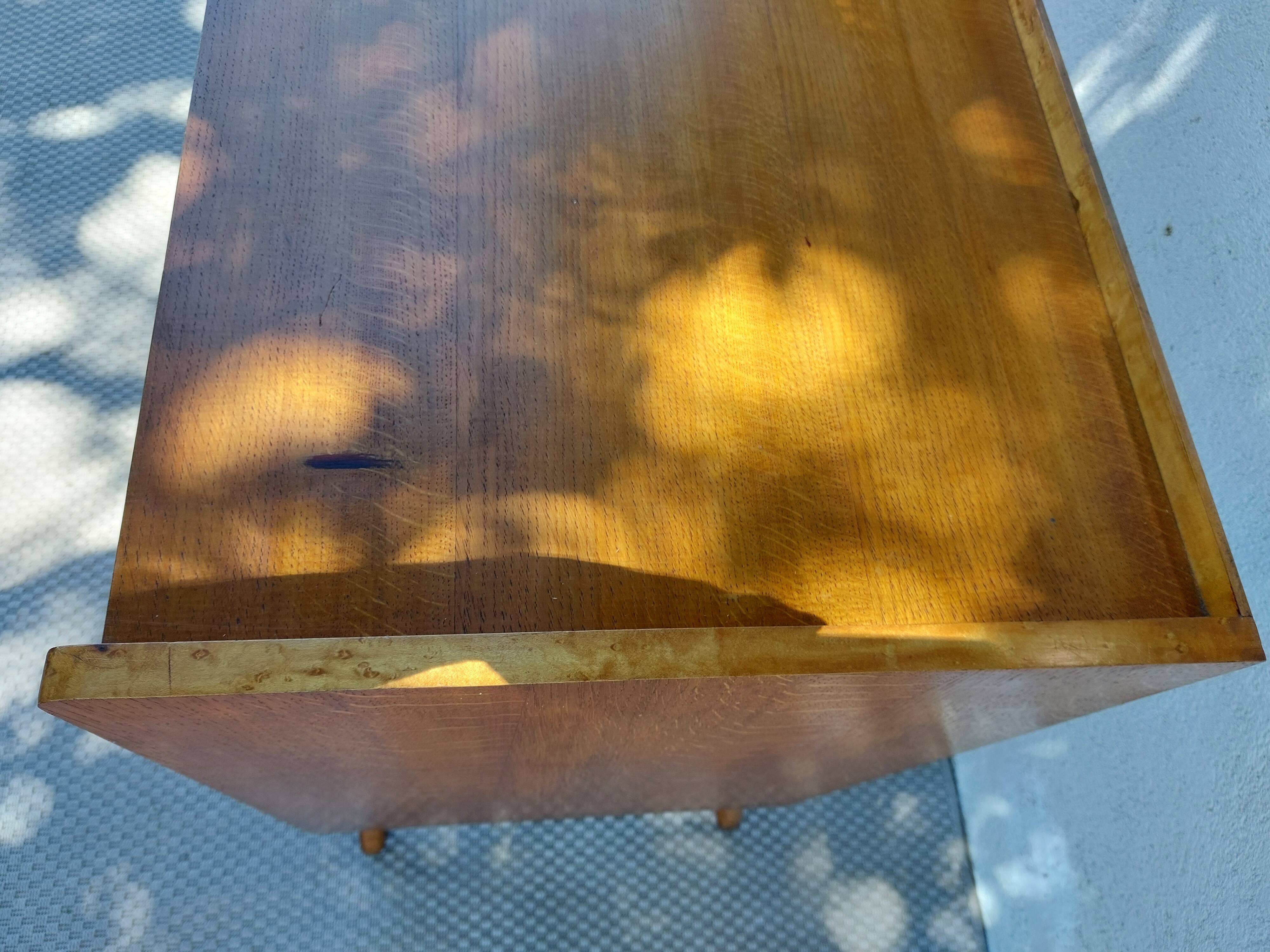 Commode vintage pieds compas en bois massif et osier