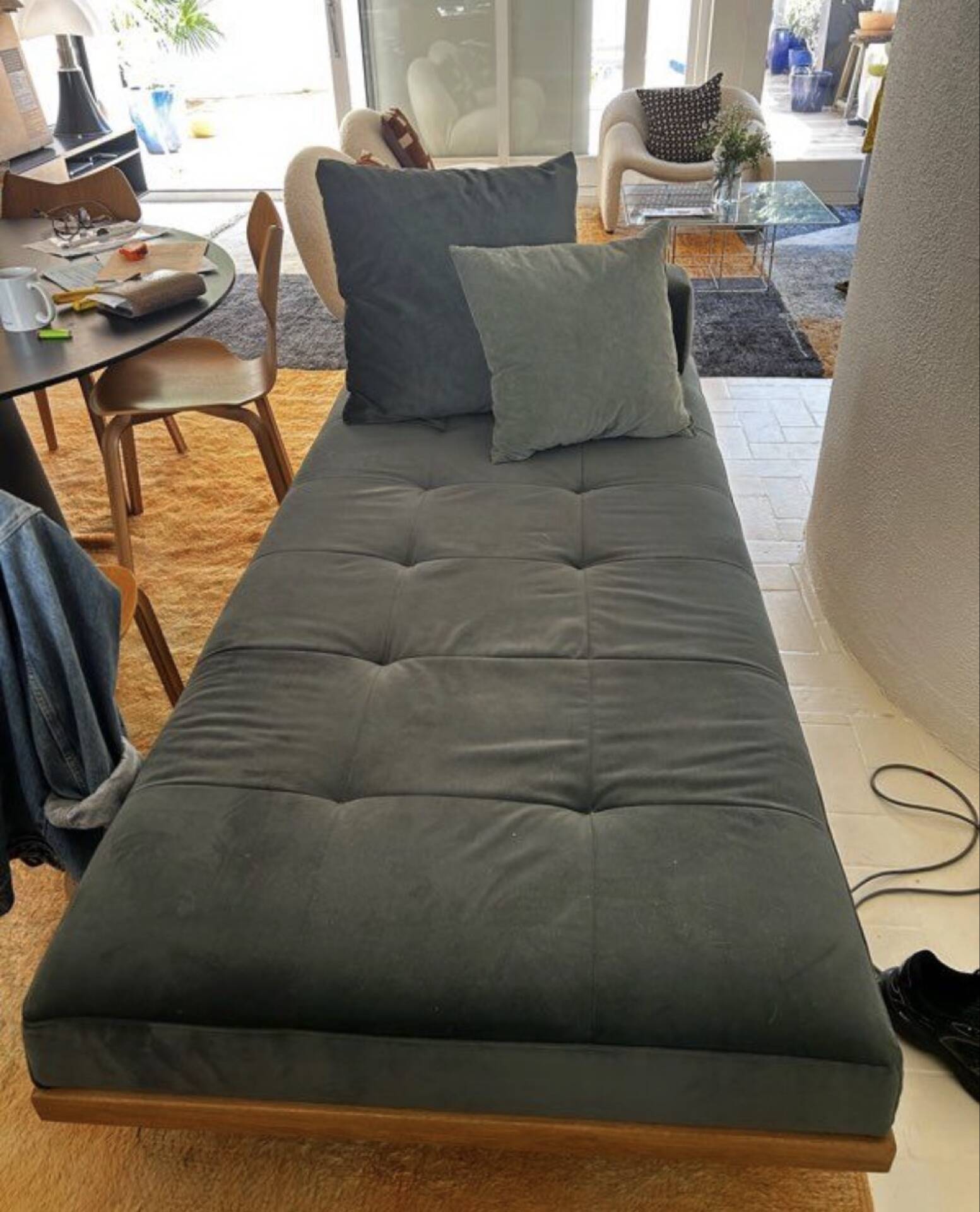 Velvet green day bed