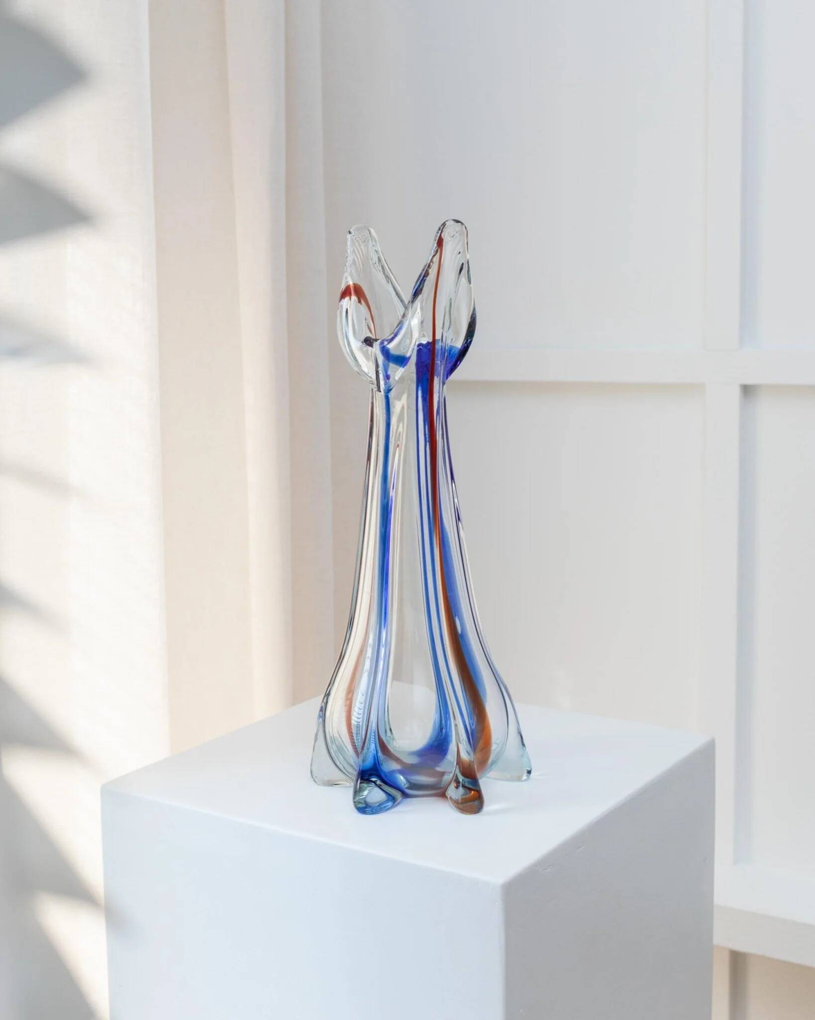 Vintage Murano glass vase - clear glass with blue and red details - timeless design from Italy in the 1970s - gift idea, table decoration.