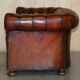 Paire de canapés Chesterfield antiques restaurés en cuir Boudreaux