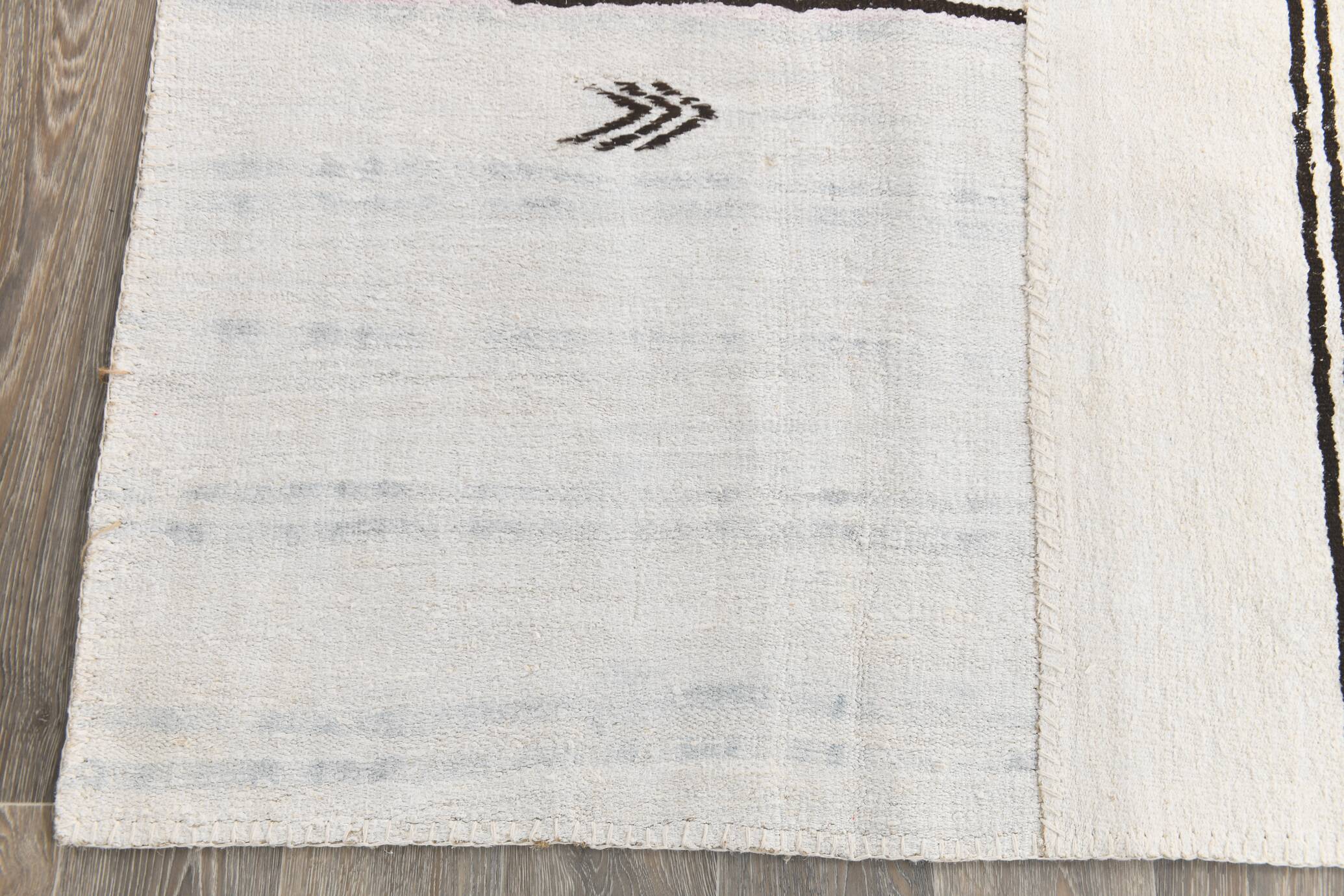Tapis Kilim contemporain vintage Off White et noir 7x10, 218x307 cm