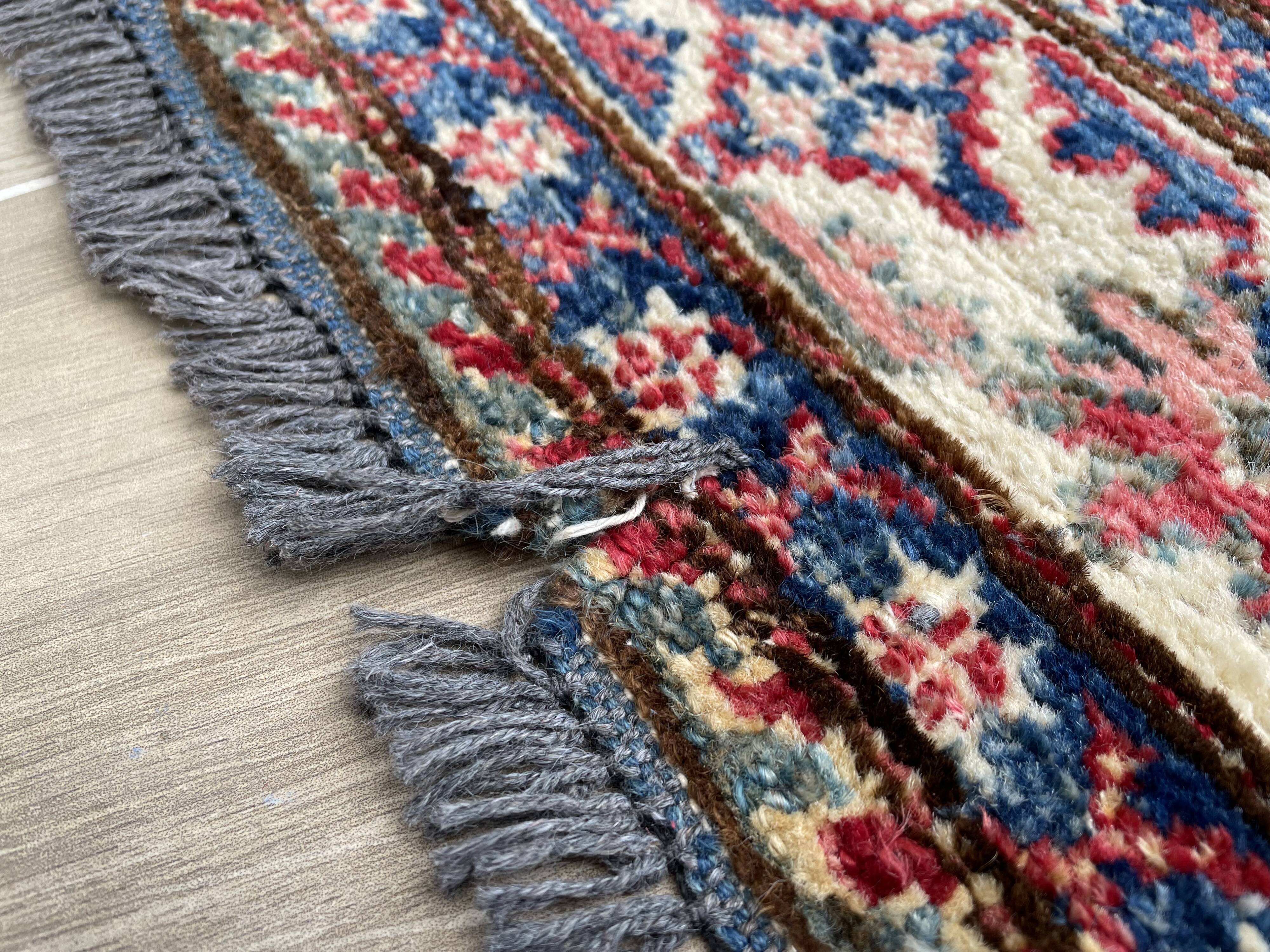 Carpet wool and silk 188x121cm