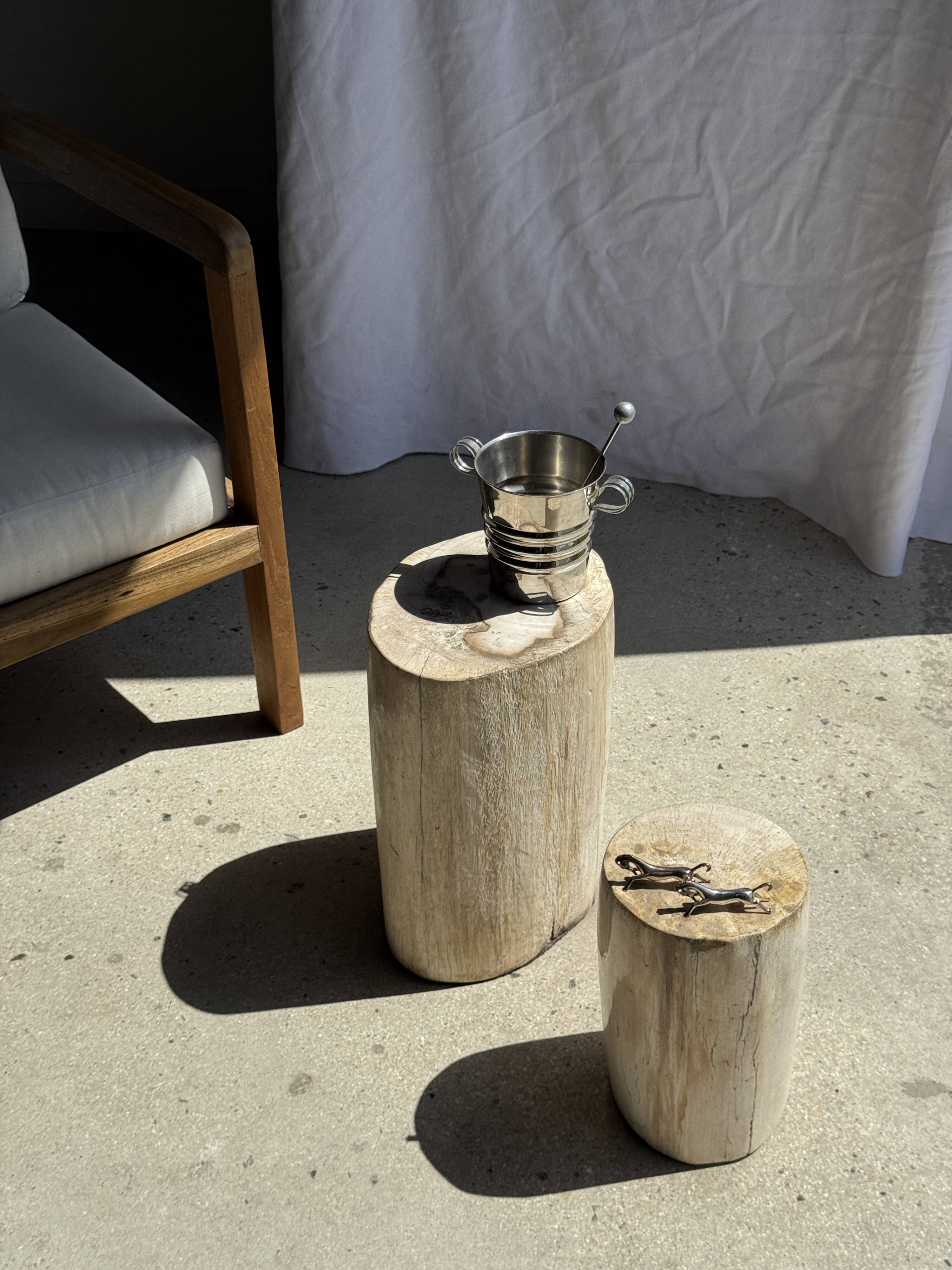White oval petrified wood side table H38 D28 - 3335