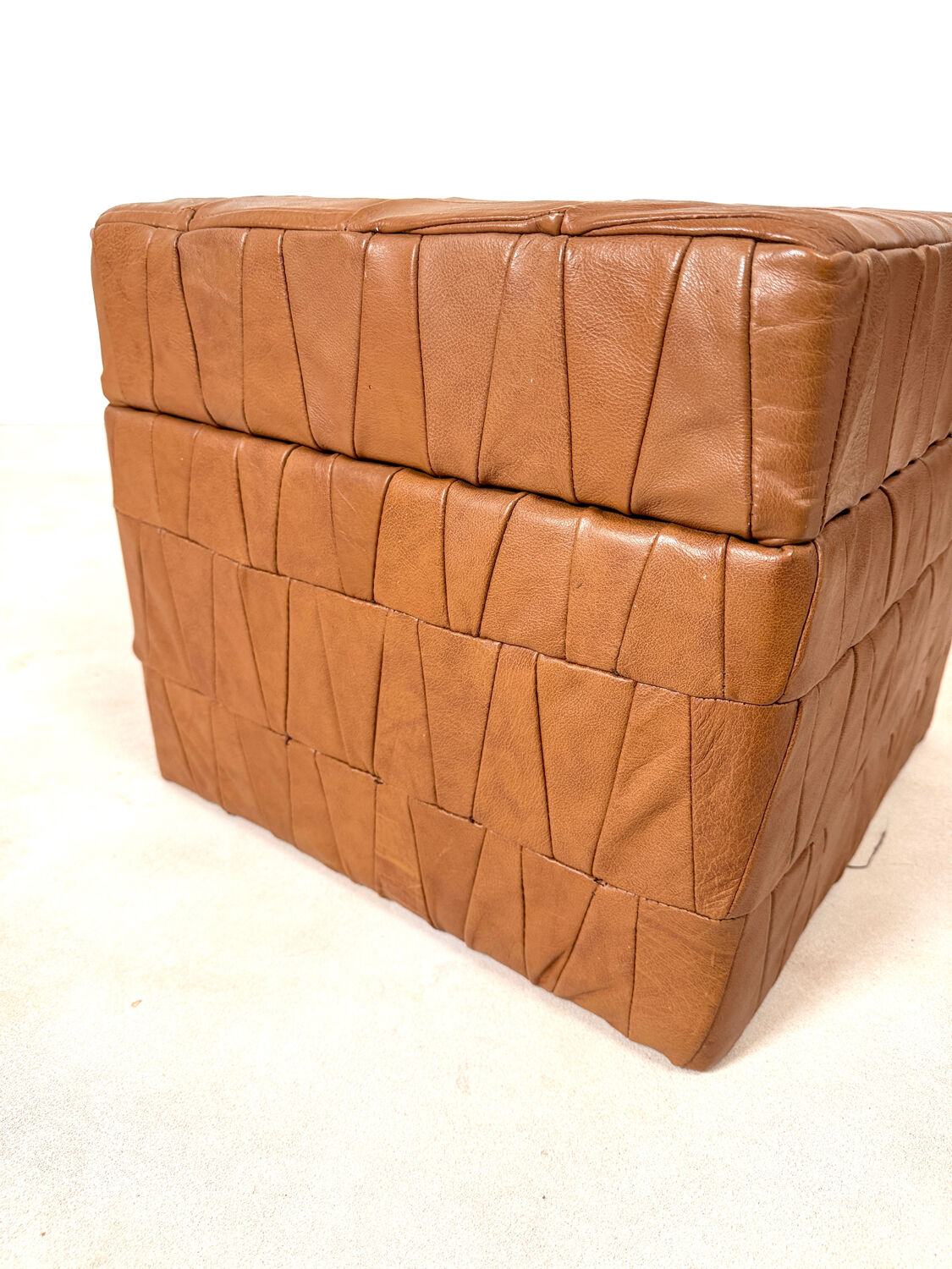 Storage pouffe in the "De Sede" style.