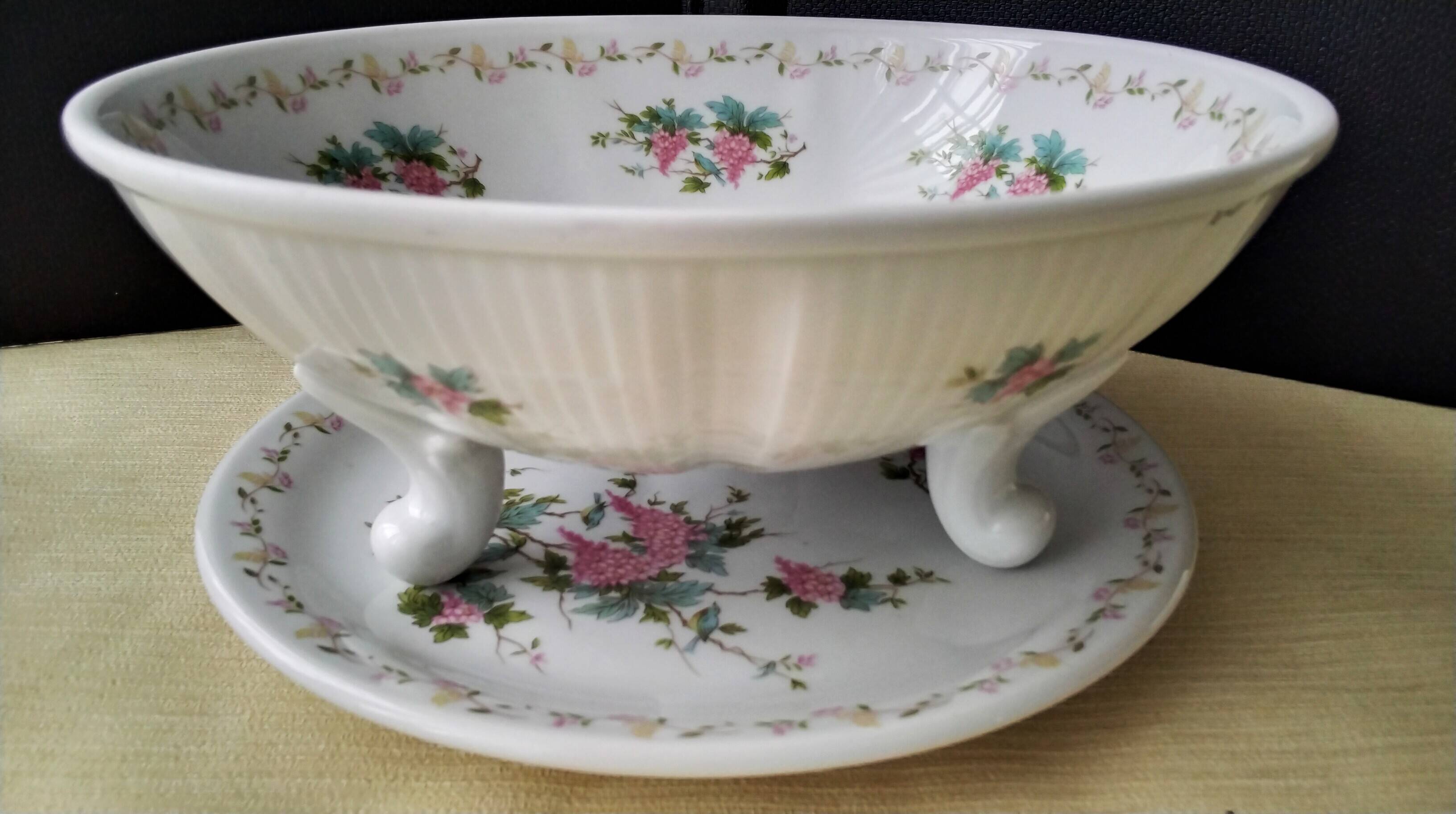 Fruit drainer and its porcelain dish by Pillivuyt.