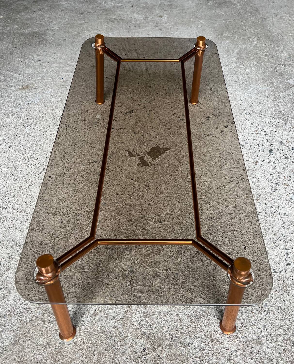 Table basse vintage cuivree 1950