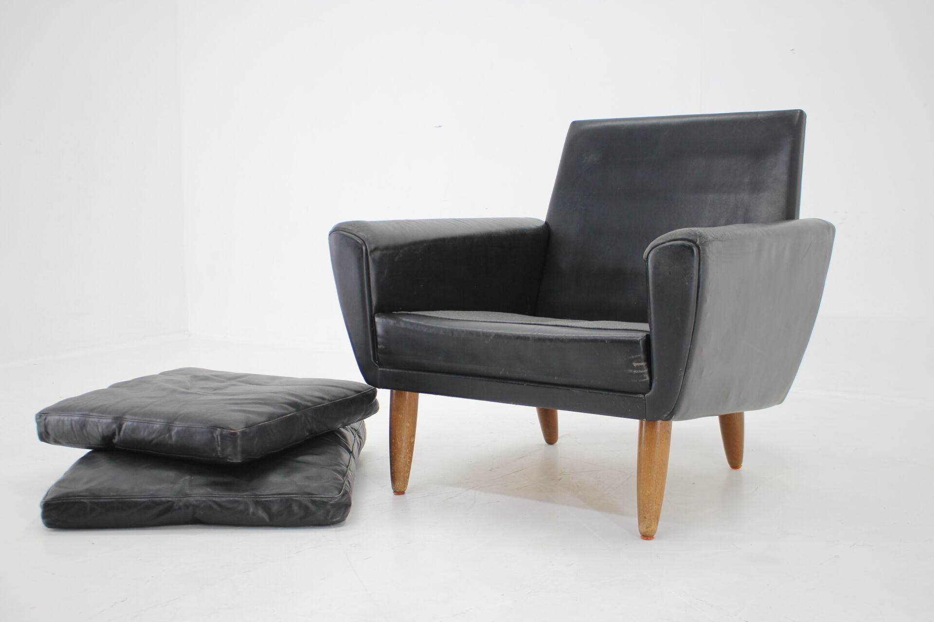 1960s black lether danish armchair
