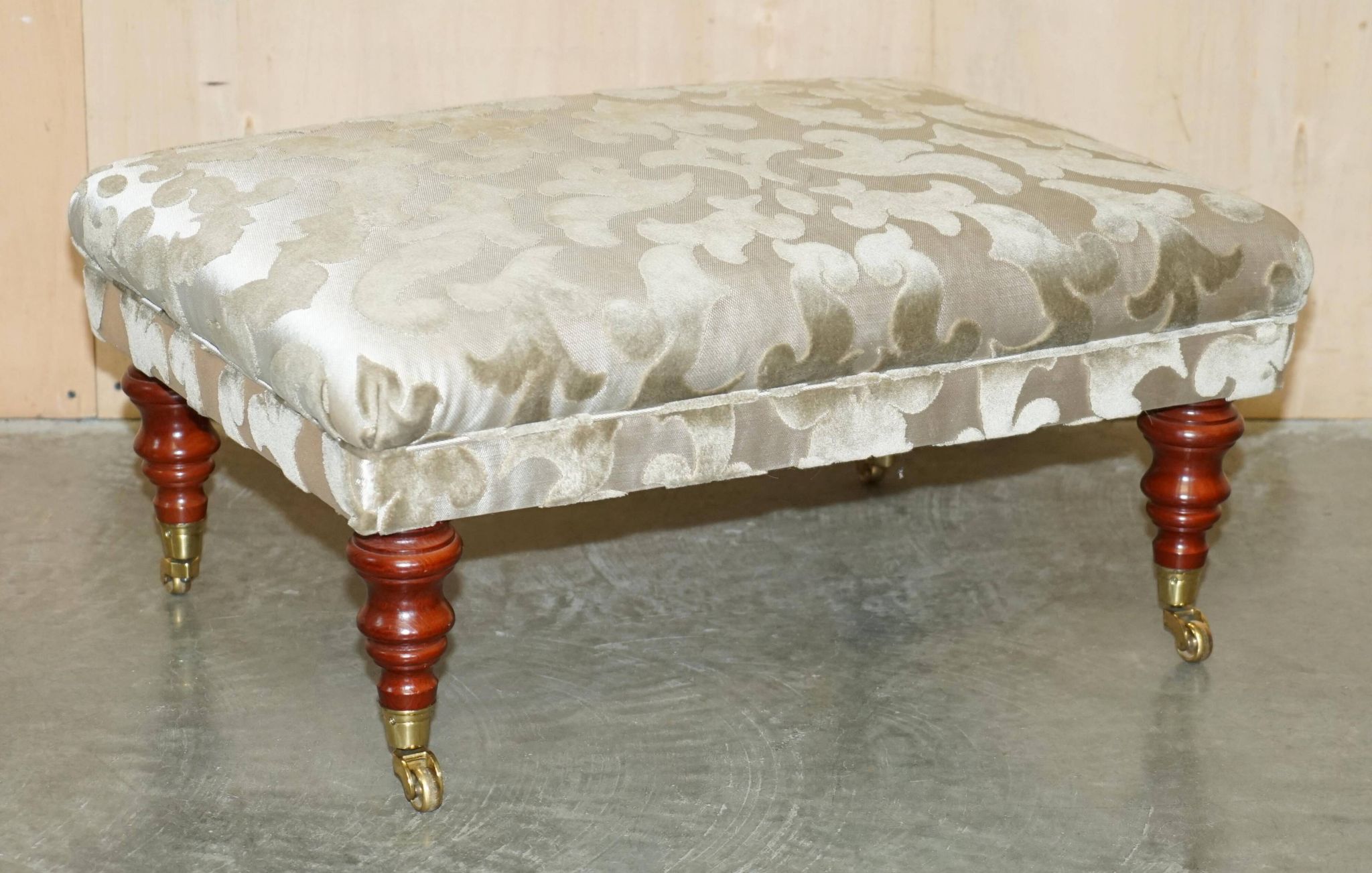 Canapé et repose-pieds en tissu, faits main en Angleterre