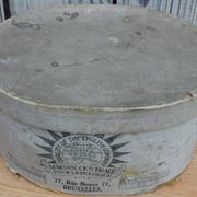 Old antique London Scotty nozzle hat with box Brussels