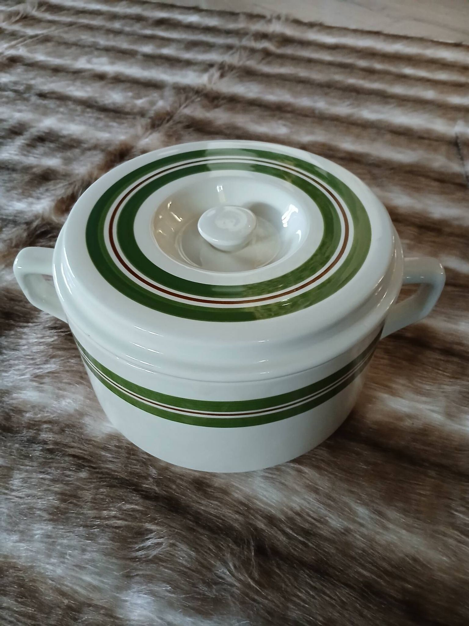 Antique soup tureen Moulin des Loups