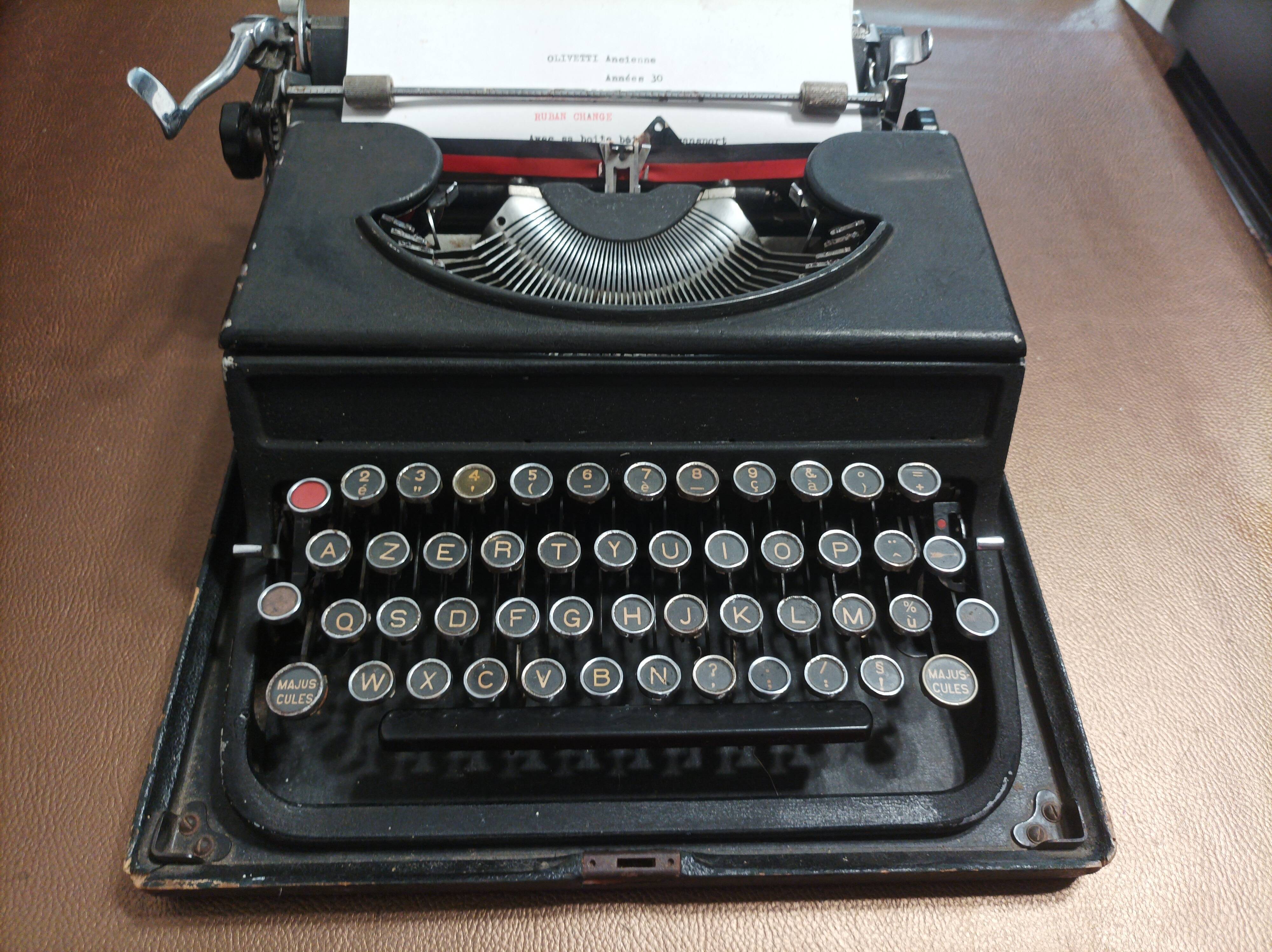 Old typewriter Olivetti Studio 42 40s/50s