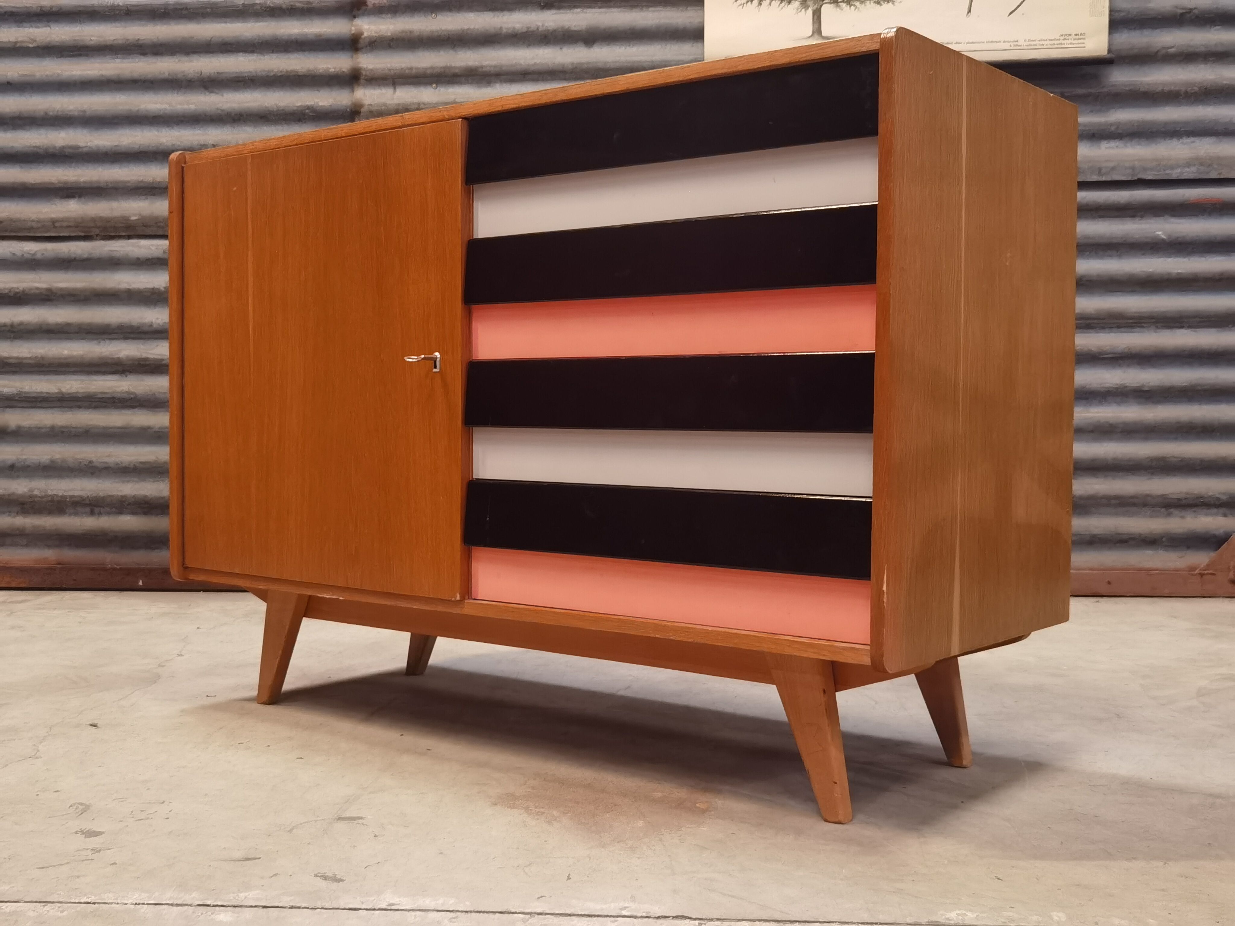 Buffet U 458 Jiri Jiroutek pour Interier Praha 1960