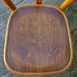2 bistro chairs from 1905 by KOHN No. 187, wooden seats with 5 fleur-de-lis motifs