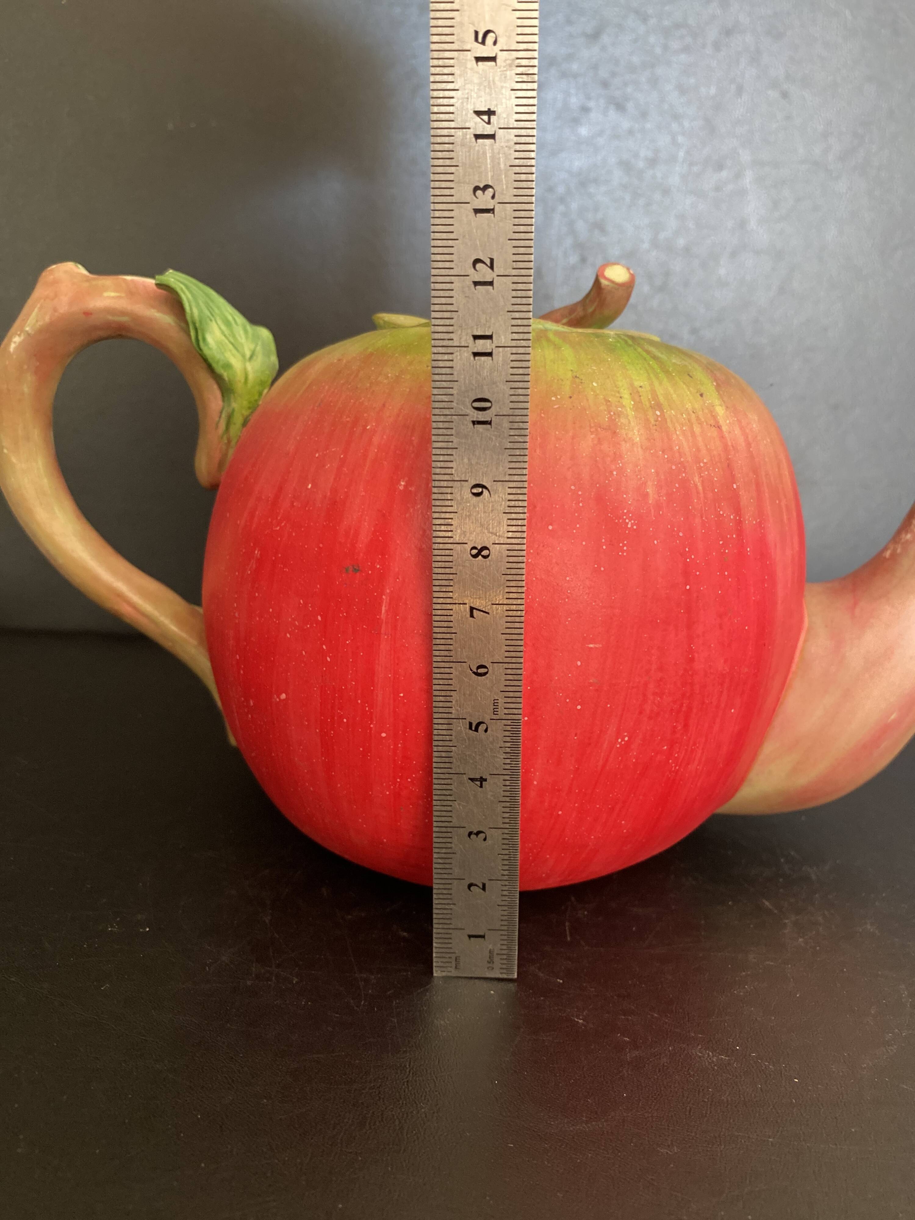 Vintage Apple Teapot in Barbotine – Retro / Cottagecore Decor