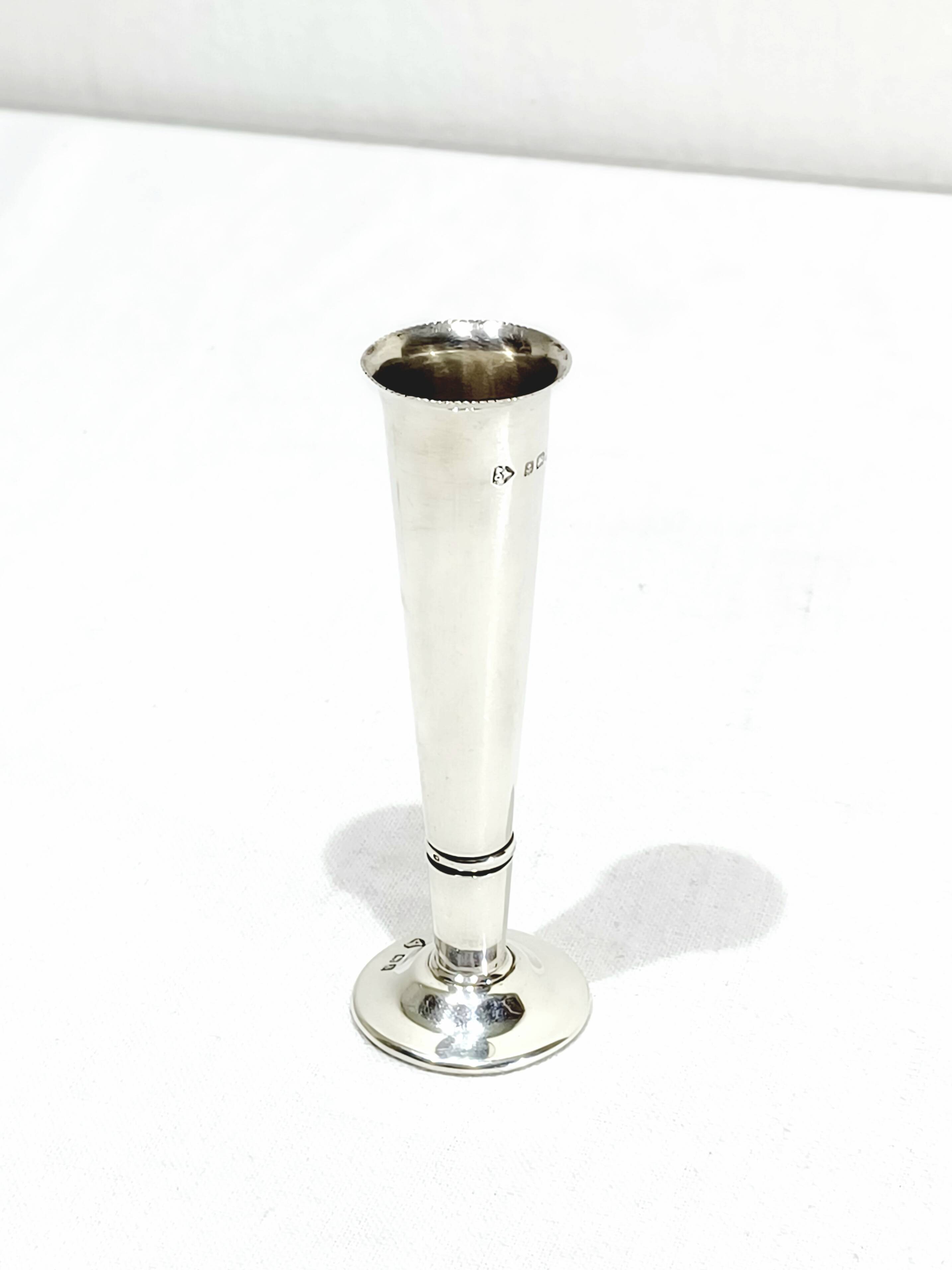 Asprey & Co - Small silver cornet vase