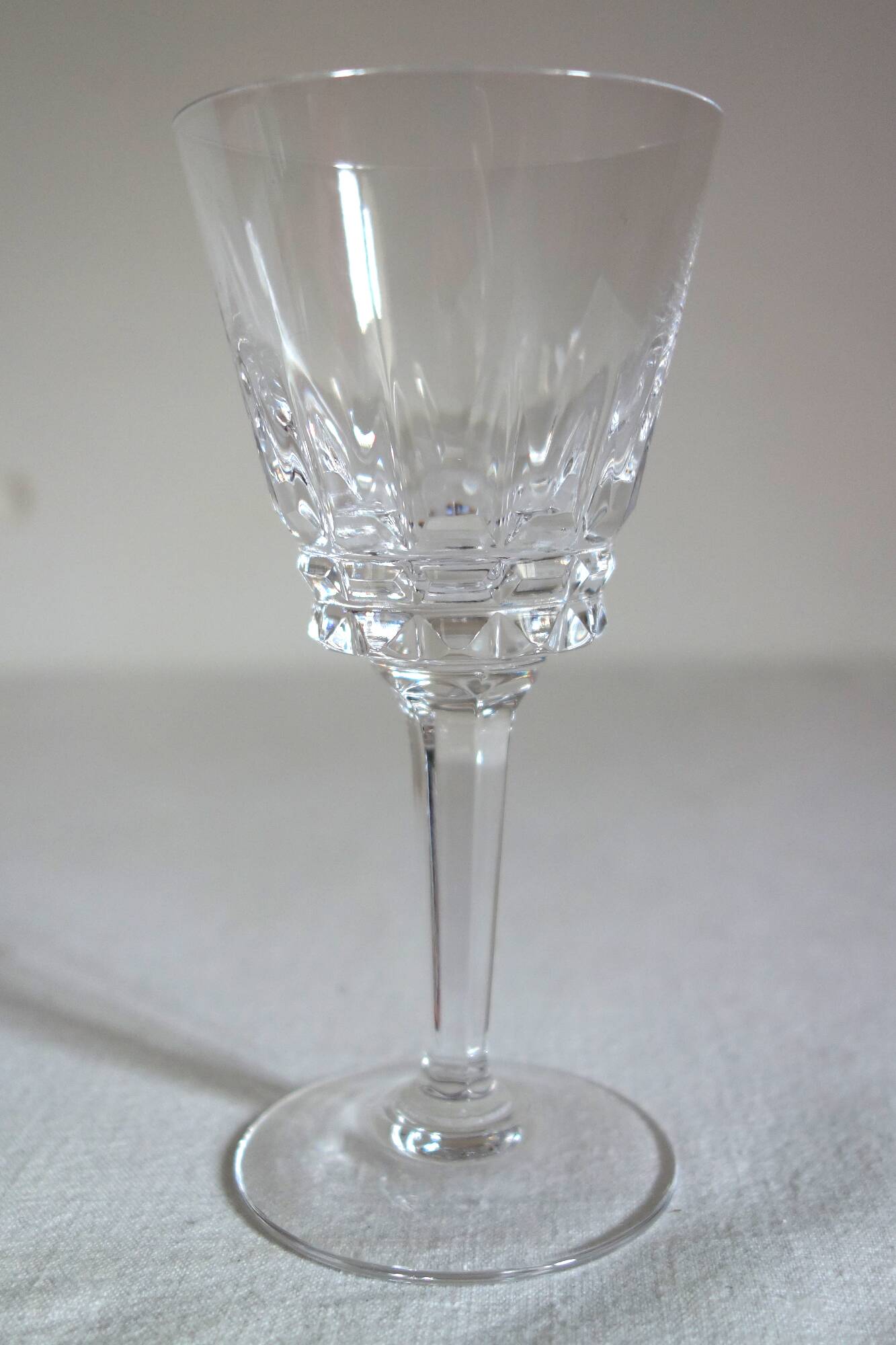 8 vintage Vannes crystal white wine glasses