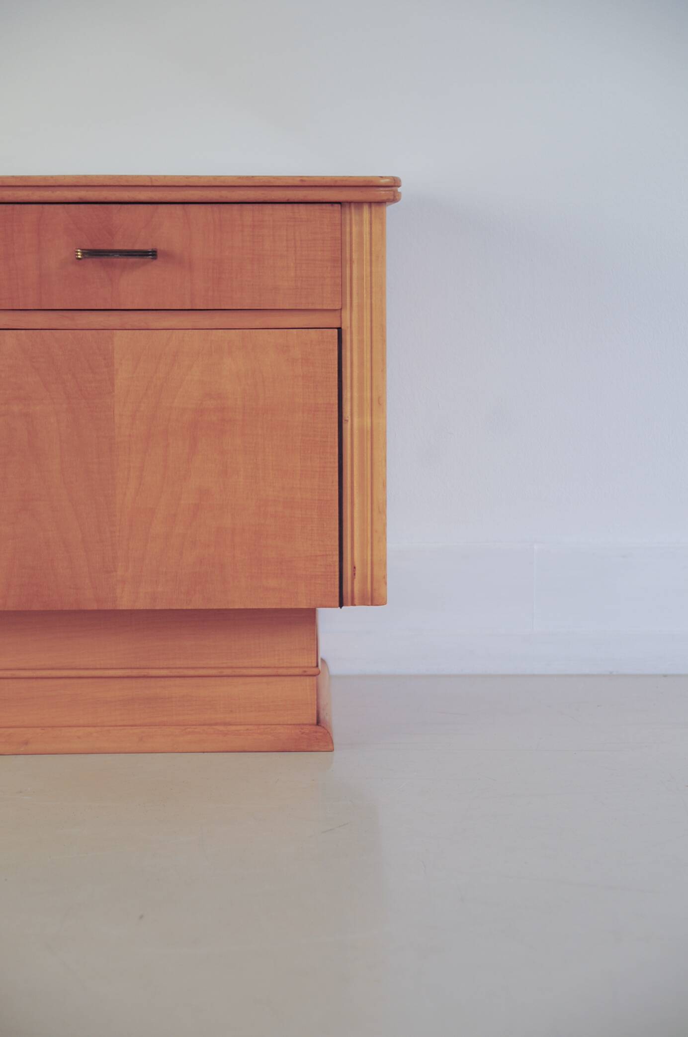 table de chevet vintage en bois clair