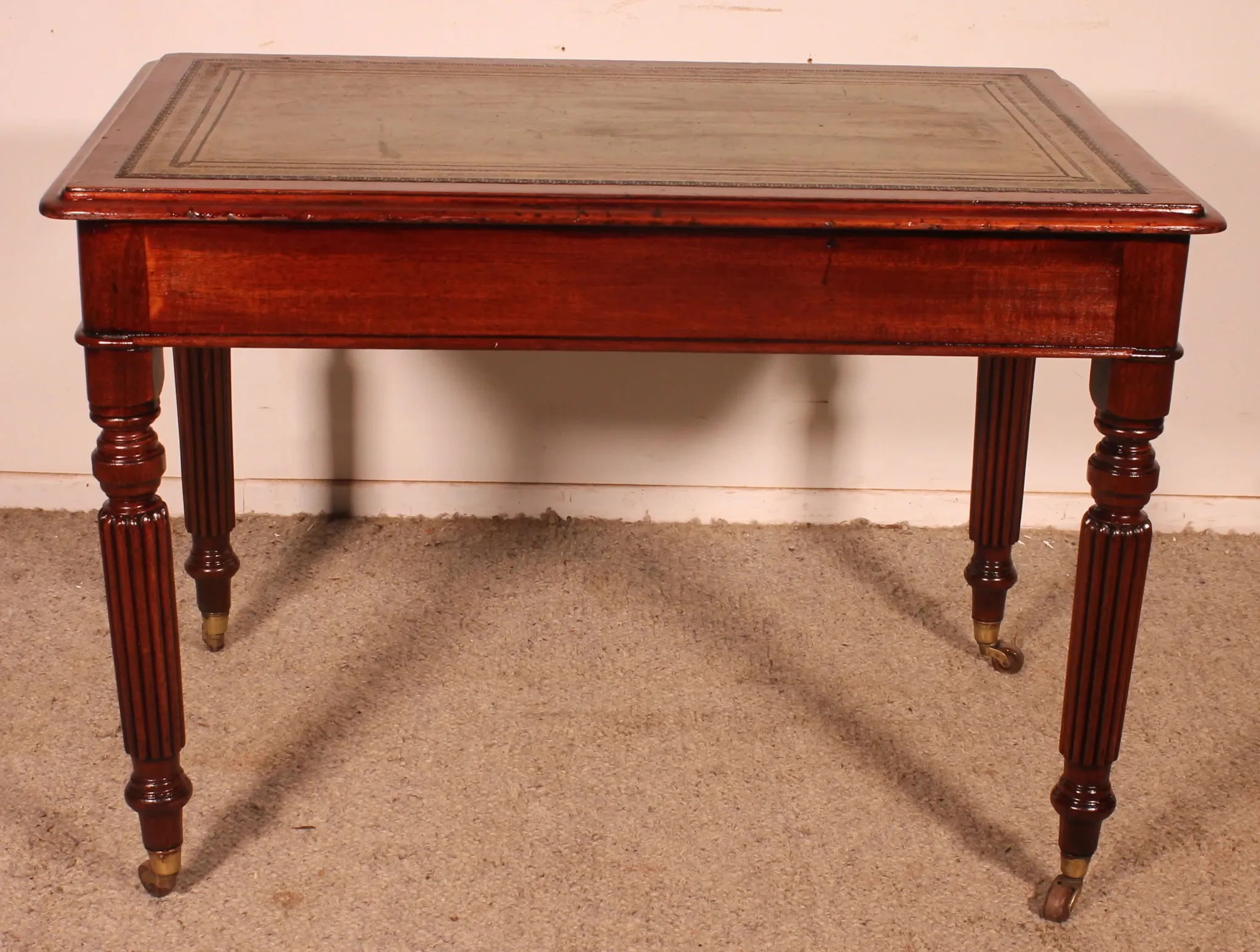 flat desk with two drawers from the early 19th century in mahogany - England circa 1