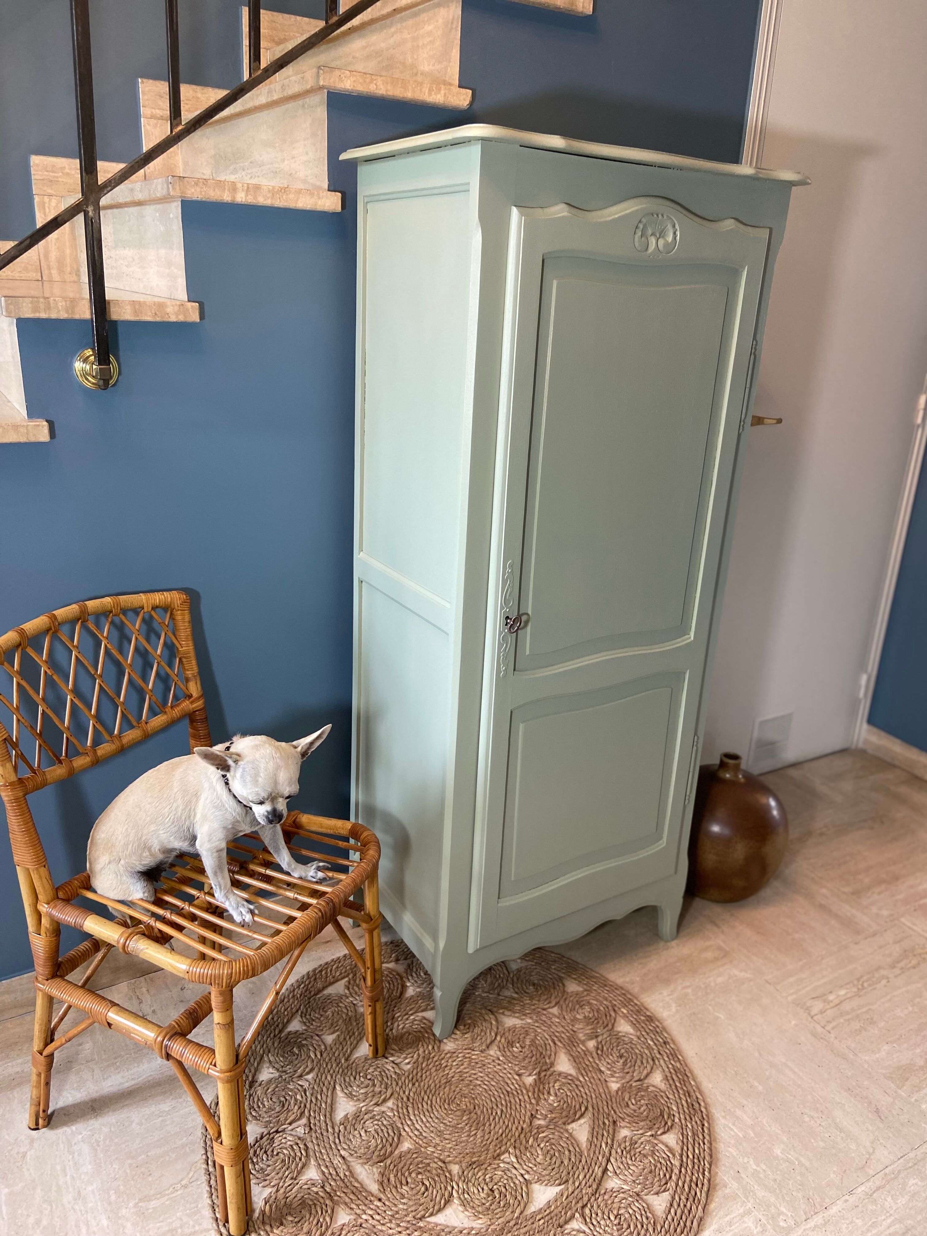 Wardrobe vintage bonnetière soft green 1970