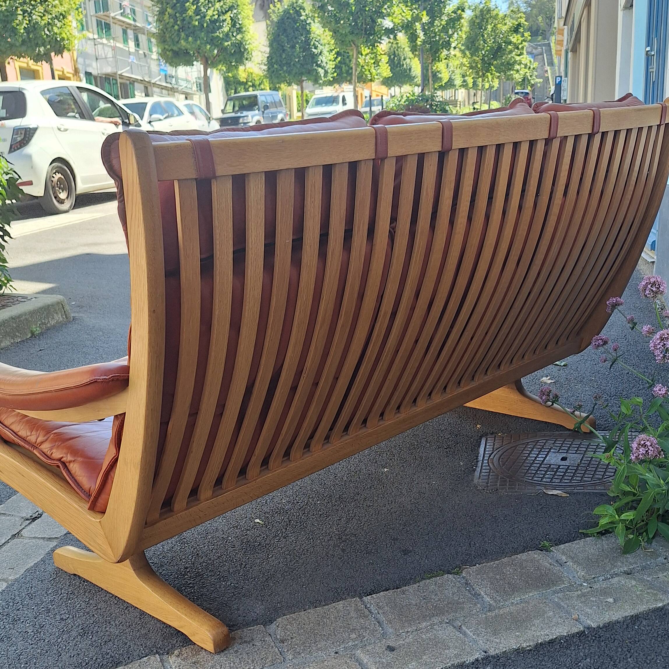 Scandinavian bench in wood and leather by Soda Galvano for Liebe Mobel