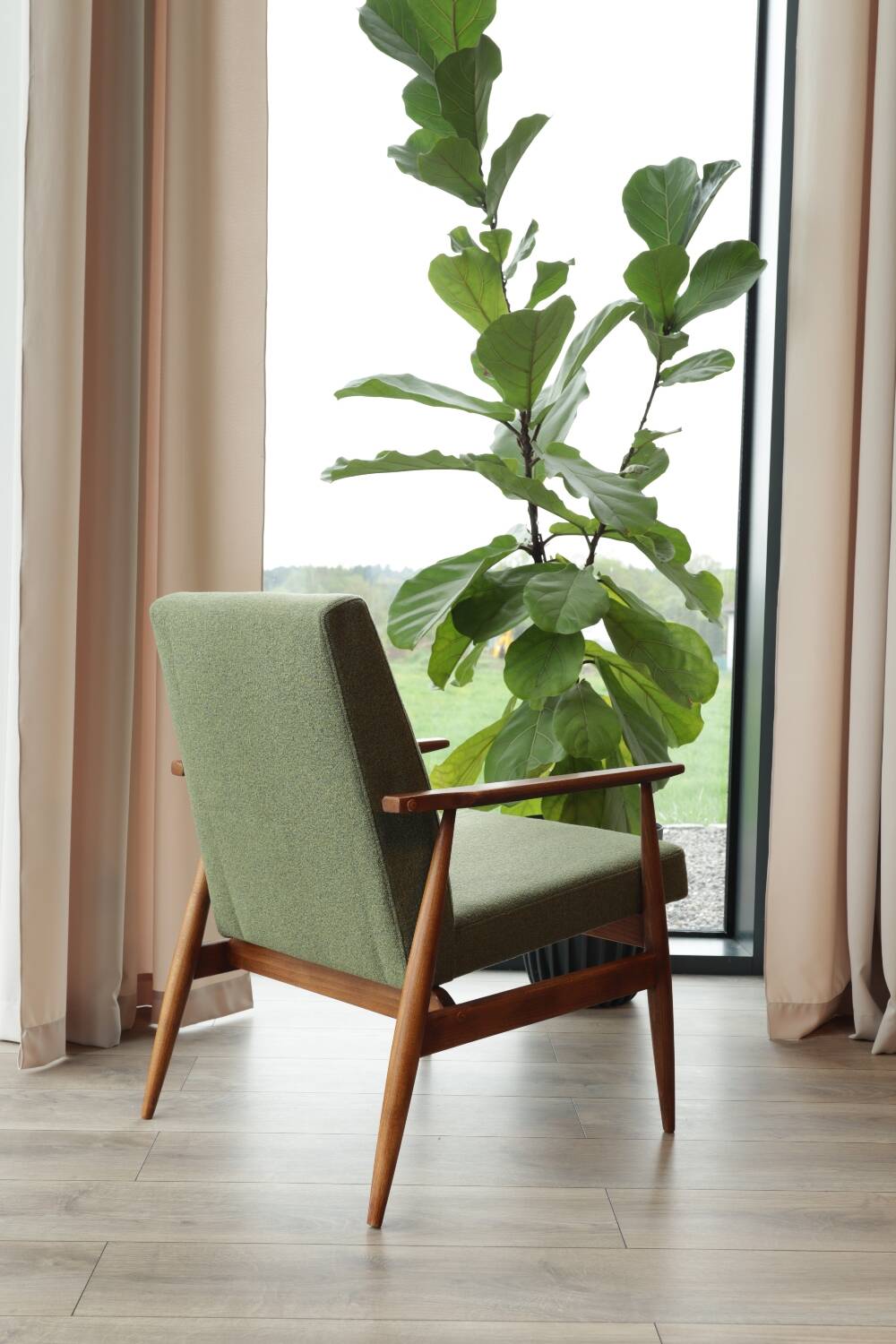 Fauteuil vintage en boucle vert sauge, design milieu de siècle, fauteuil en bois