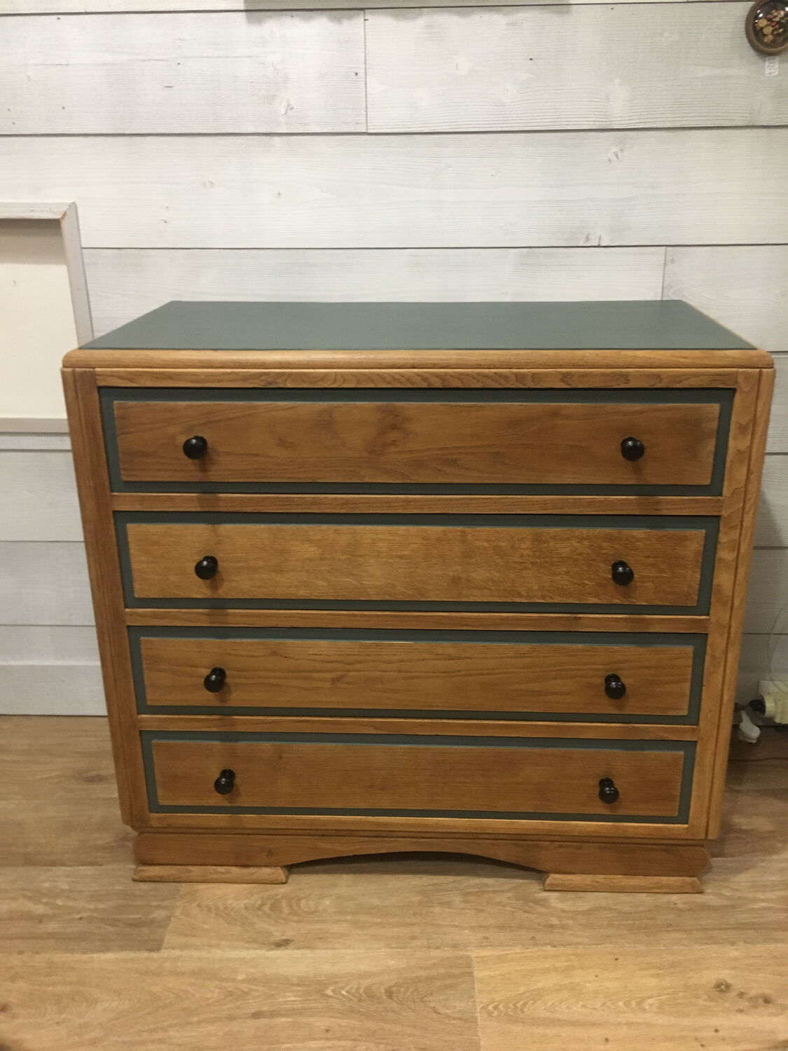 Solid oak chest of drawers