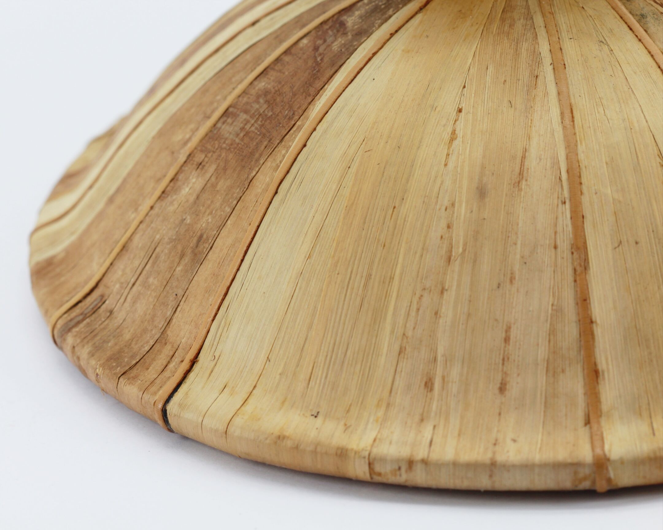 Ancienne corbeille feuilles