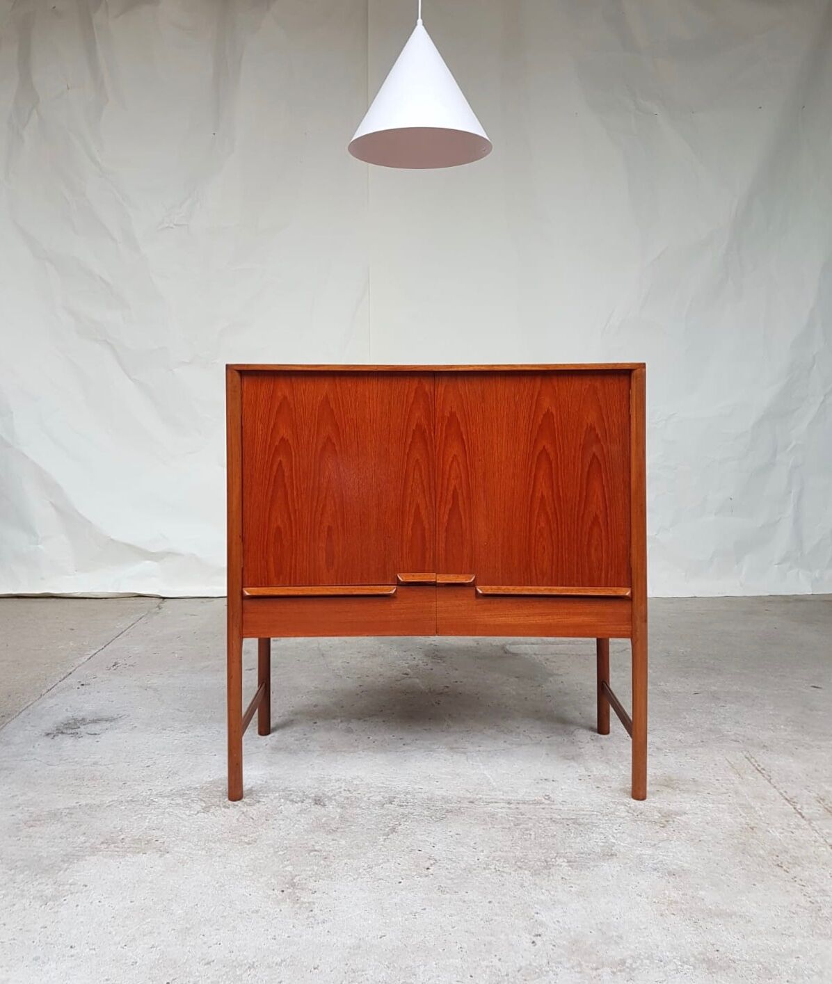 Md century Mcintosh bar cabinet