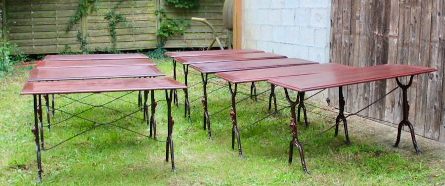 9 tables bistrot en bois et fer forgé, 1900